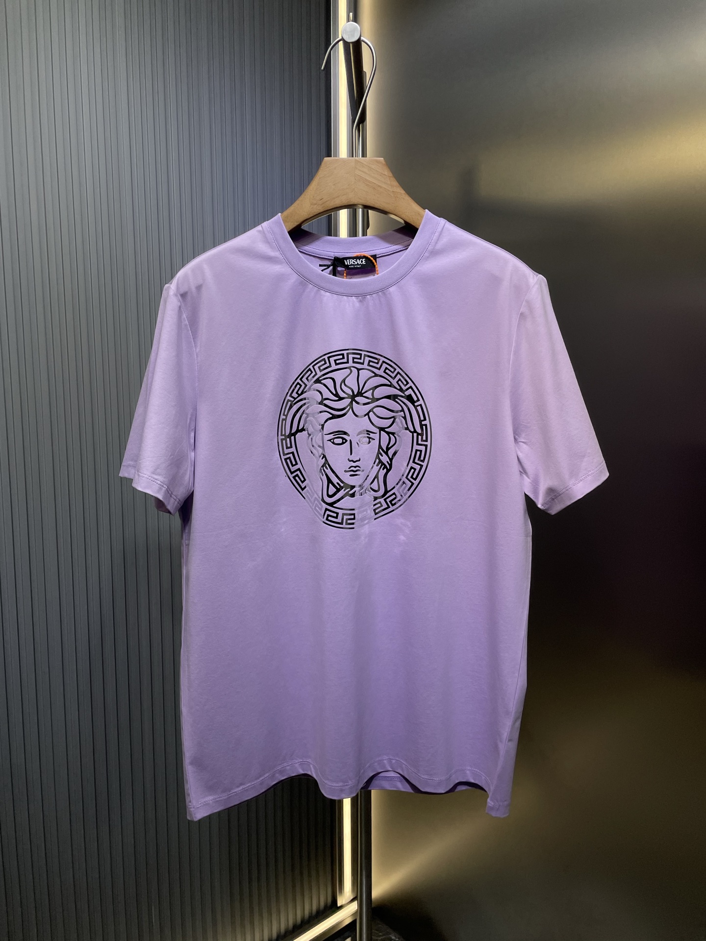 Versace🌟【Réplica de primera calidad】(Versace) Camiseta de manga corta de cuello redondo de la nueva colección de prima…