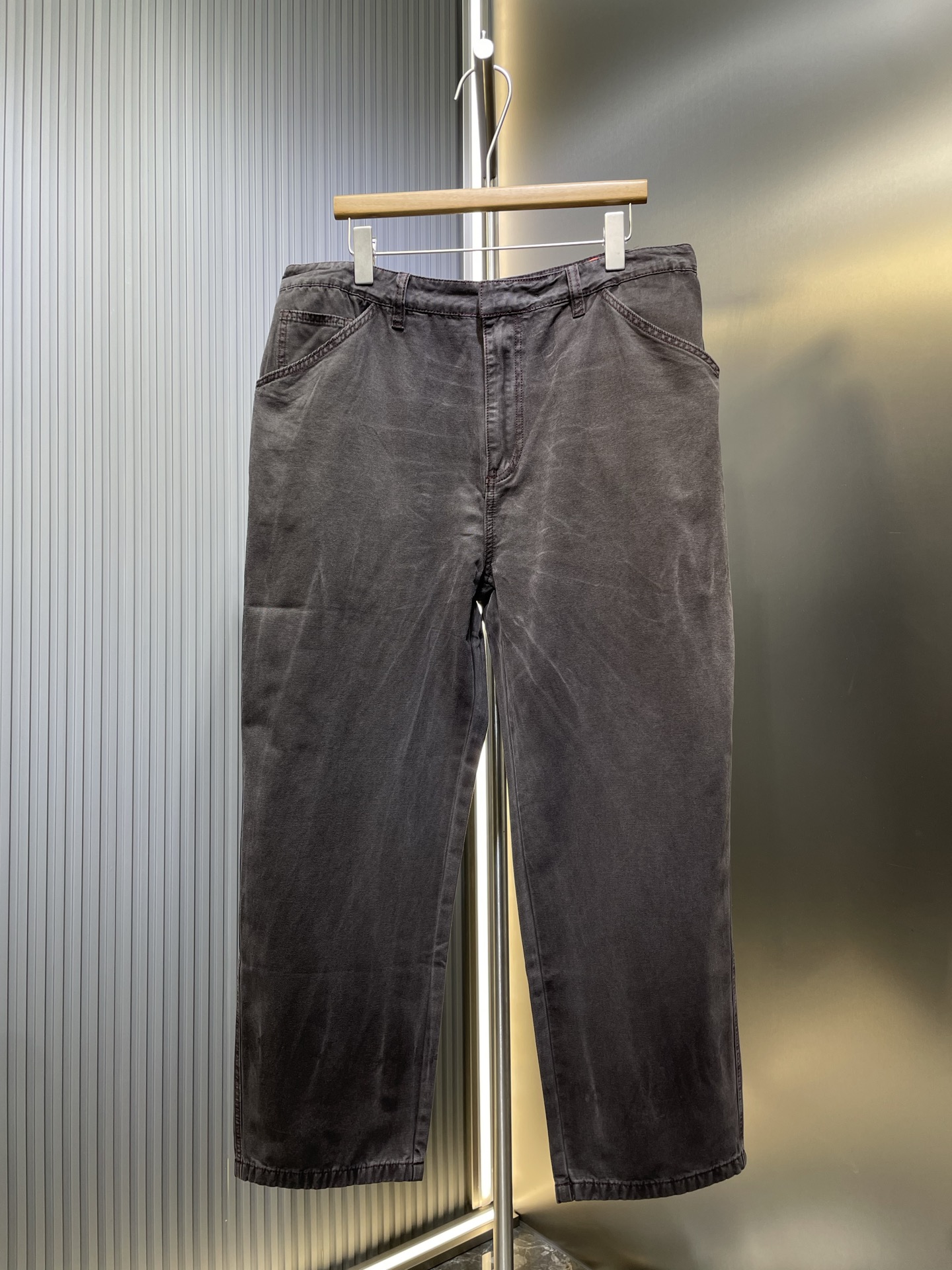 Prada 🌟 【Réplica superior】 Cuero triangular Denim denso negro elegante personalizado Tan húmedo como el algodón Cómodo…