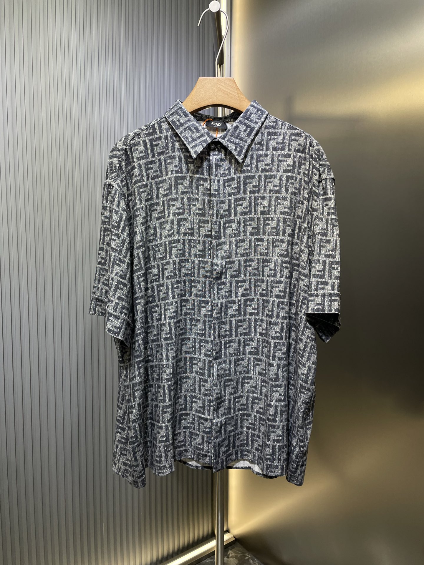 🌟FENDI 【Réplica de primera calidad】Camisa FF azul con costuras visibles 25SS, original comprado por 9000, mezcla de li…
