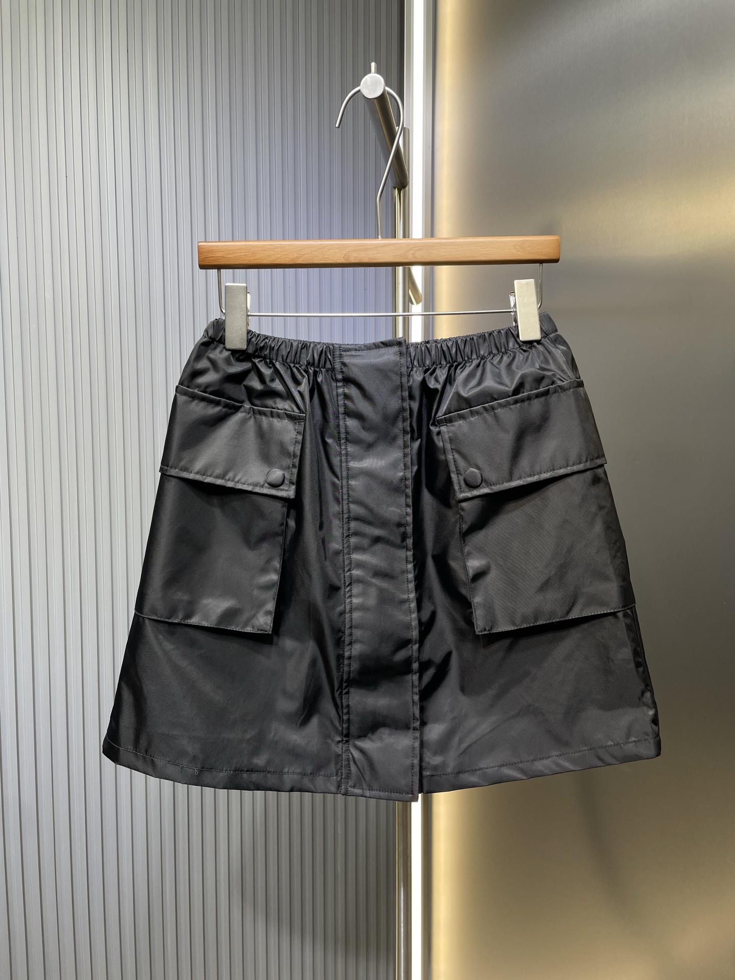 Prada🌟 【Réplica superior】 Falda con bolsillo en la cintura elástica con microetiqueta de la nueva marca Iron de princi…