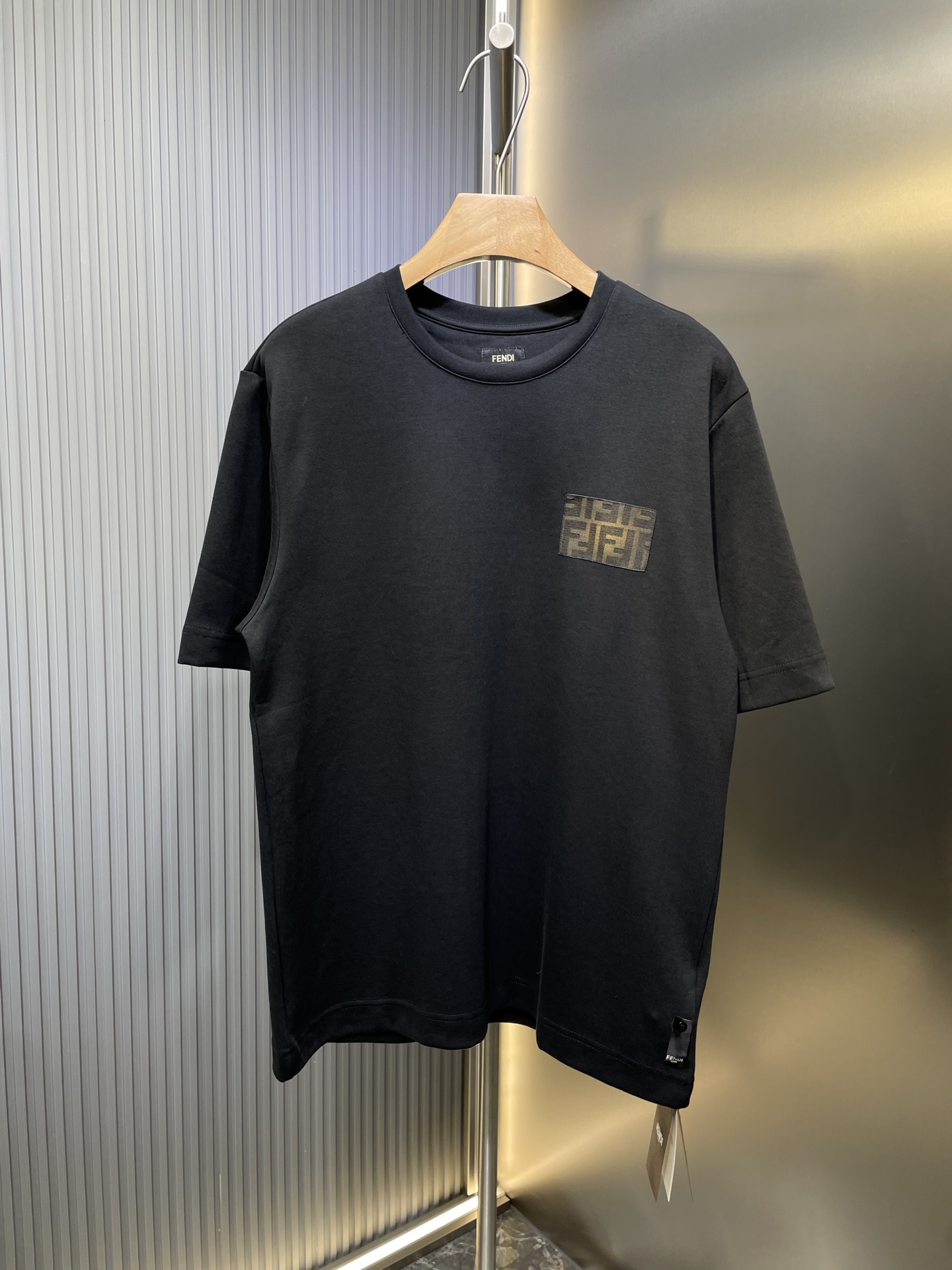 Fendi 🌟【Réplica de primera calidad】Camiseta de manga corta con logotipo Tejido de moda de doble cara de alta densidad …