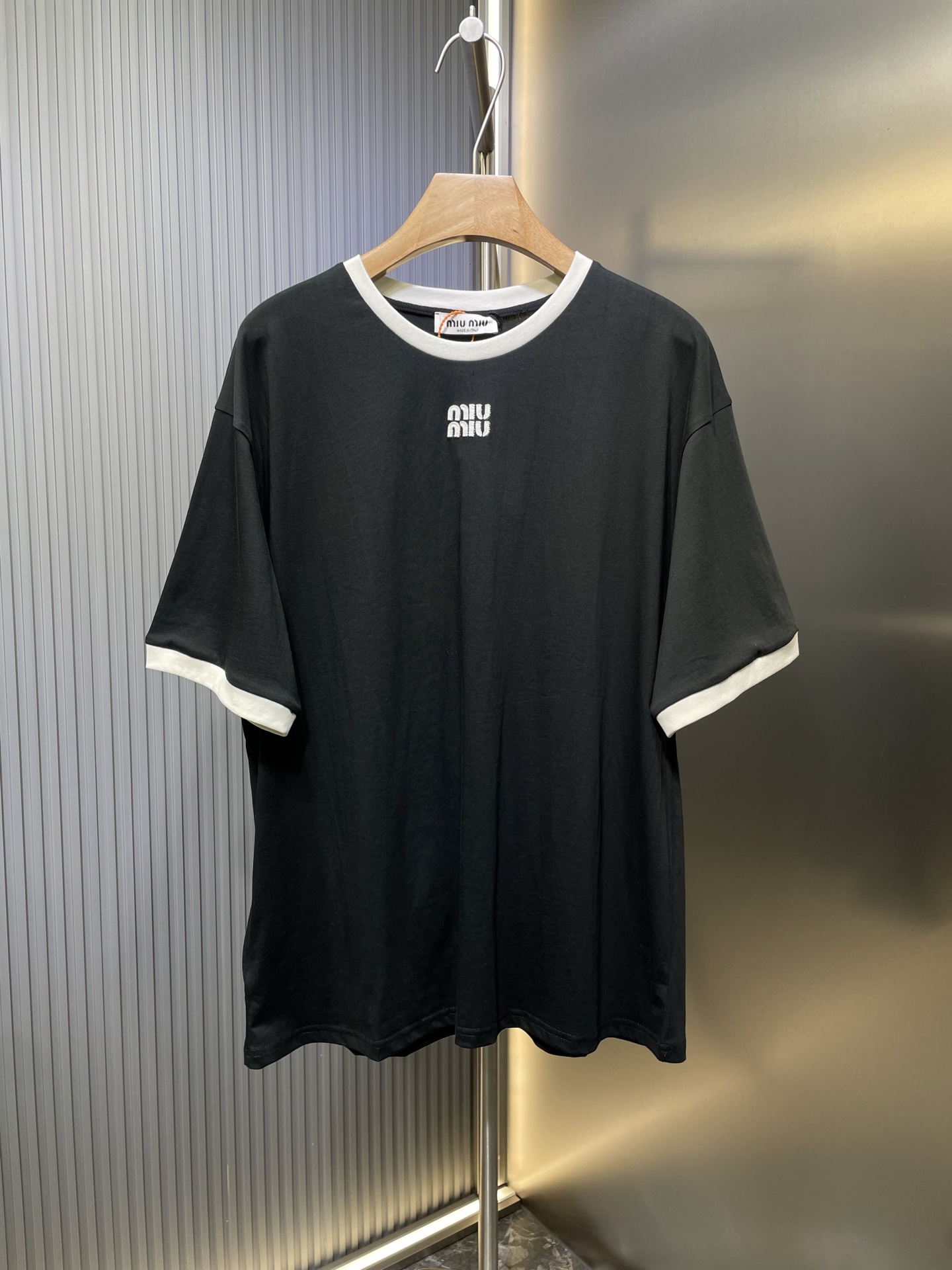 MIU MIU🌟【Top Replica】24SS Embroidery Logo Short Sleeve Authentic 5600 Purchased Development 24S Special Spun…