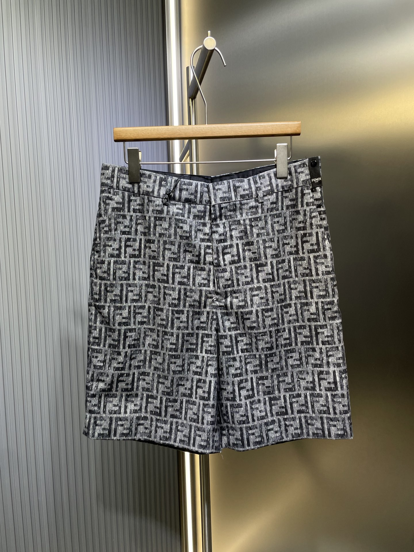 Fendi 🌟【Réplica de primera calidad】Pantalones cortos de la nueva colección 25SS, con trabillas en la cintura. Bolsillo…