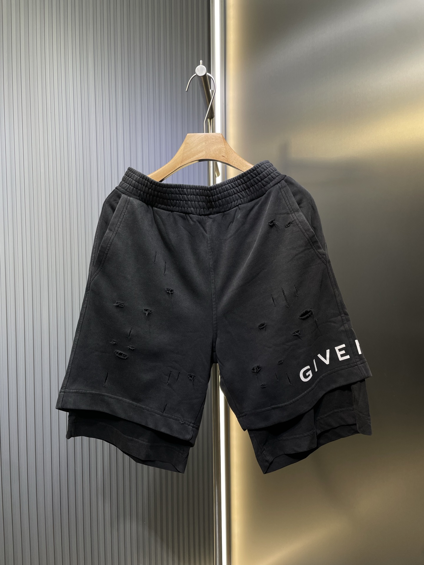 Givenchy 🌟 【Réplica superior】 Pantalones cortos falsos de dos piezas de doble capa con agujeros. Confeccionado en rizo…