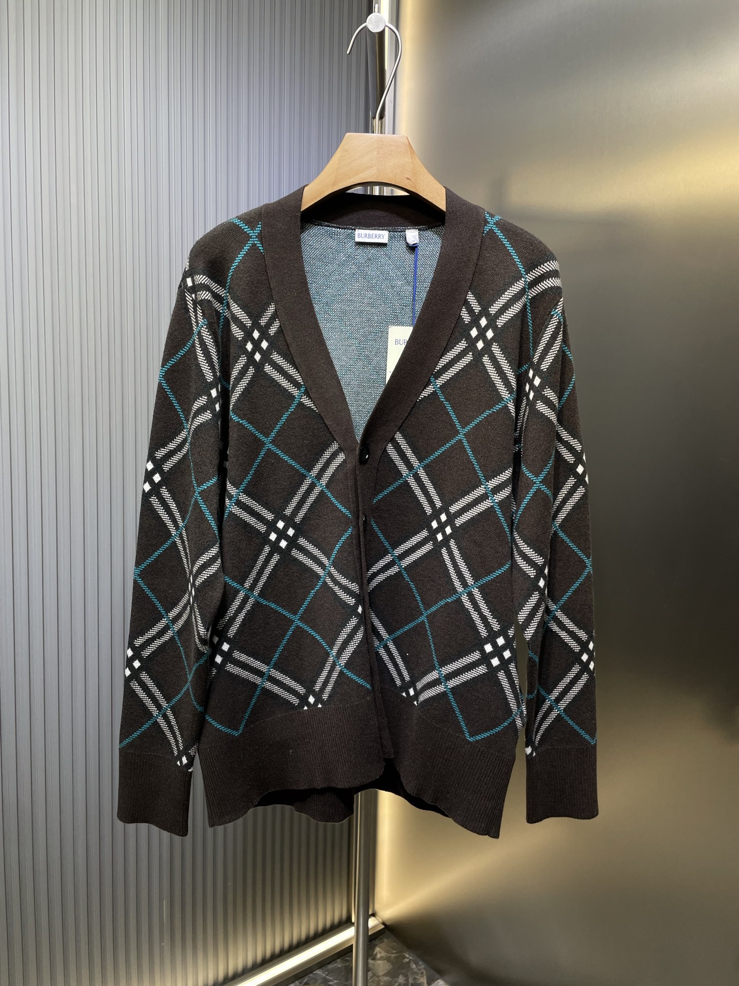 burberry 🌟 【Réplica superior】 Cárdigan de punto de sarga con cuello en V Descripción del proceso: Confeccionado con un…