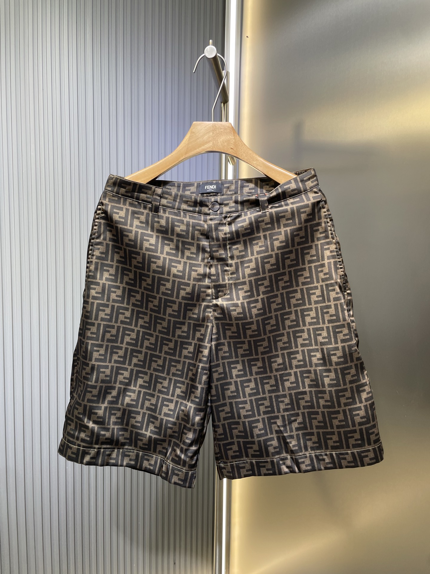 Fendi 🌟【Réplica de primera calidad】Pantalón corto de estampado FF completo, tejido de lyocell personalizado, fino y su…