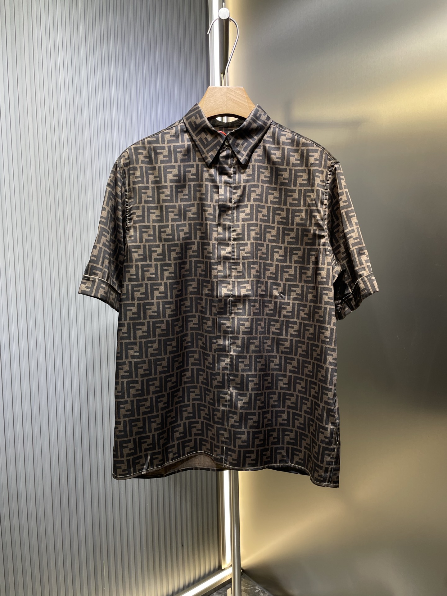 Fendi 🌟【Réplica de primera calidad】Camisa de manga corta de estampado FF completo, tejido de lyocell personalizado, fi…