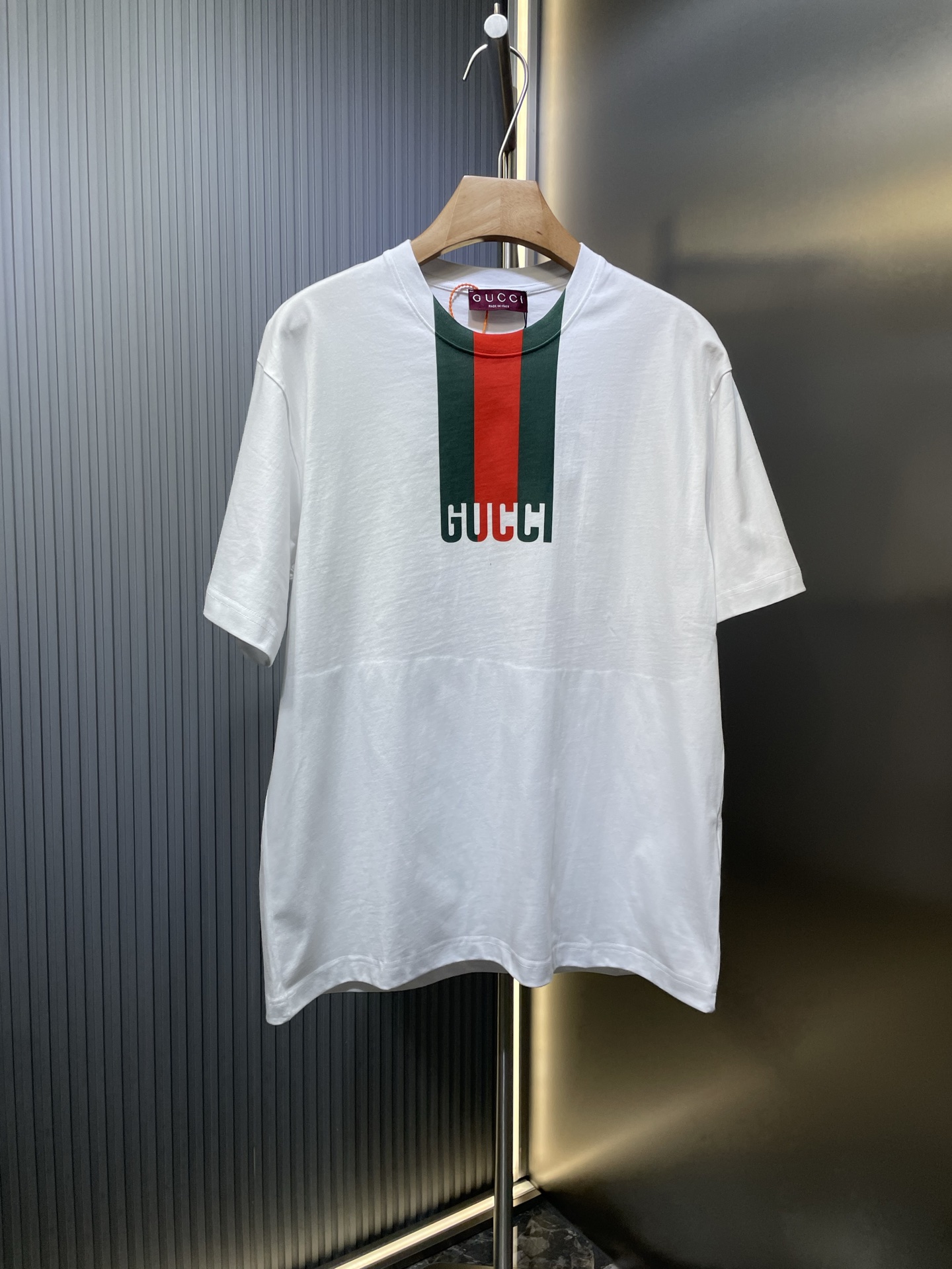 gucci🌟【顶级原单】Camiseta de manga corta con estampado en el cuello. Descripción del proceso: tela de punto liso de algodón…