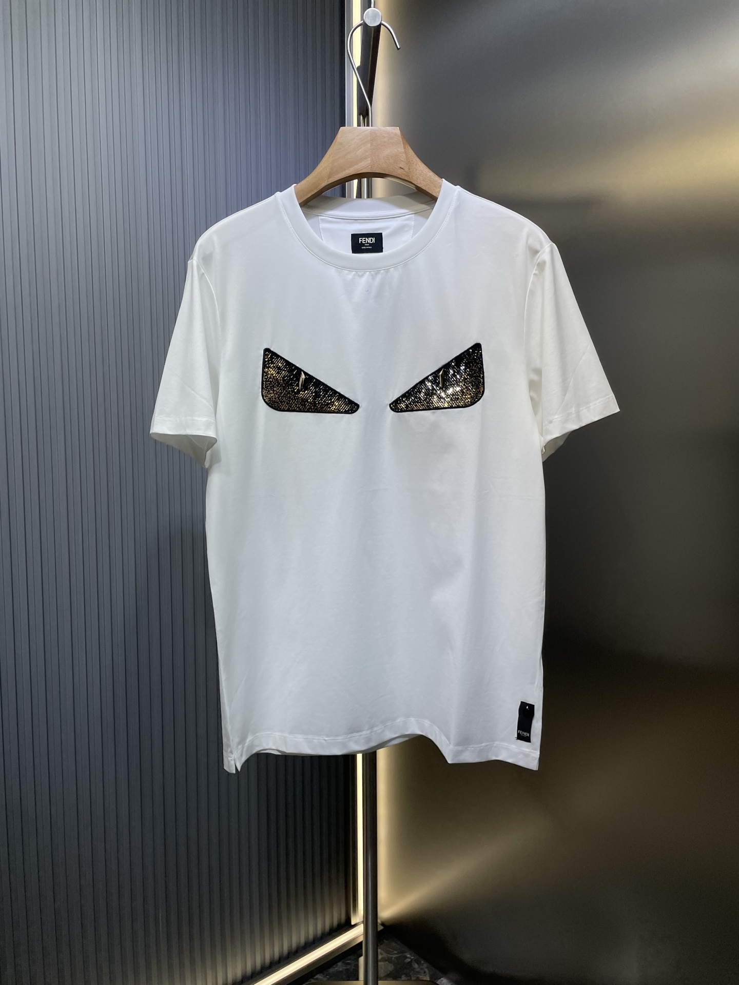Fendi🌟【Réplica de primera calidad】Nueva primavera-verano 2025 Camiseta de manga corta con bordado de lentejuelas y peq…