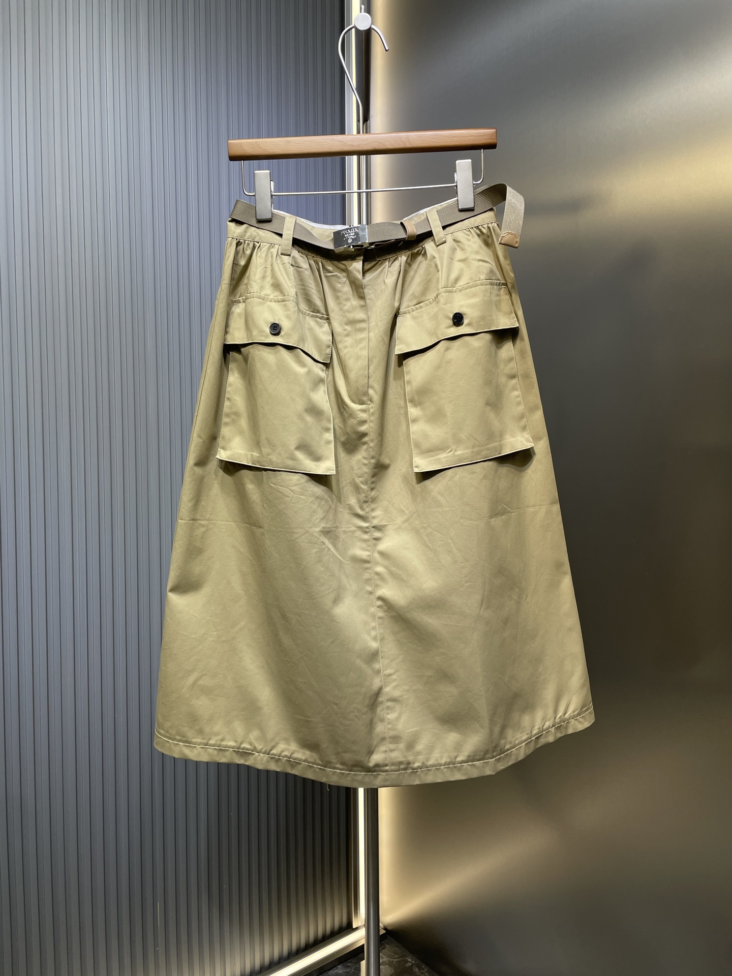 Prada🌟[Pedido original superior] Nueva falda larga con cinturón 2025SS, falda larga romántica de alta gama de mediados…