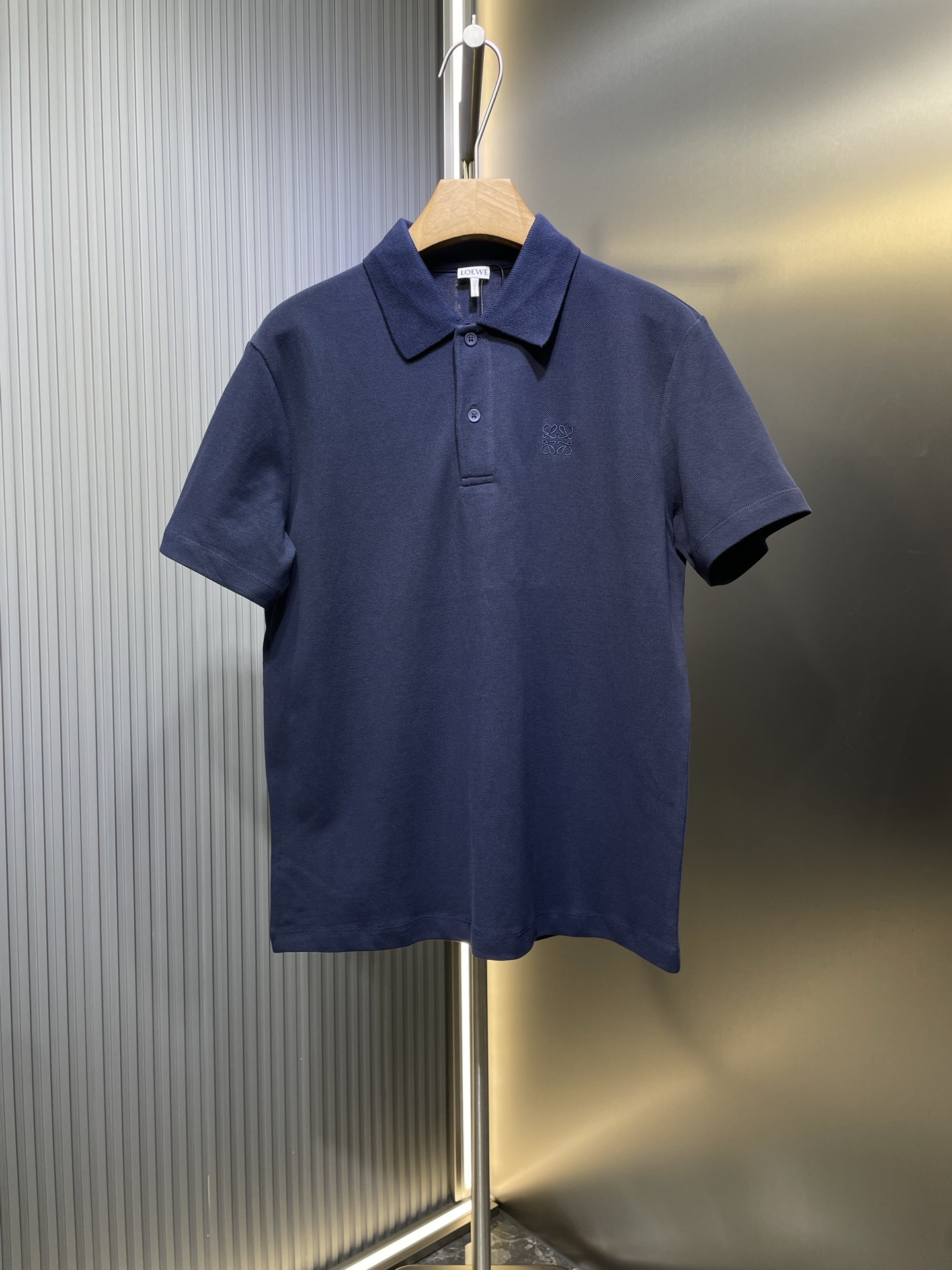 🅿️155 loewe🌟Polo de logo pequeño de Loewe, combinación de colores sólidos y bordado de alta costura. No tiene formas …