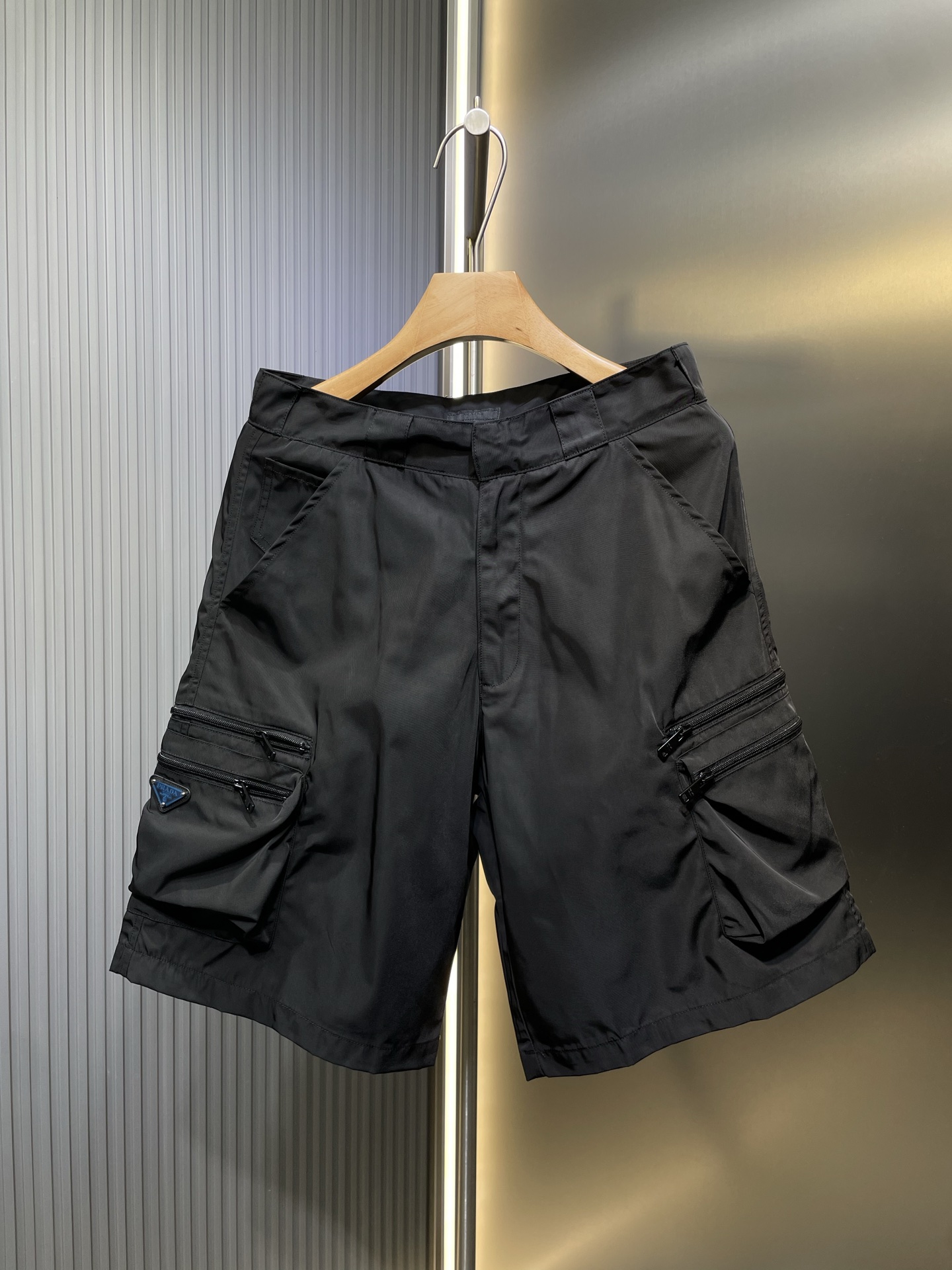 Prada 🌟【Top Original】Pantalones cortos de trabajo multifuncionales con logo triangular. Tejido de nailon personalizado…