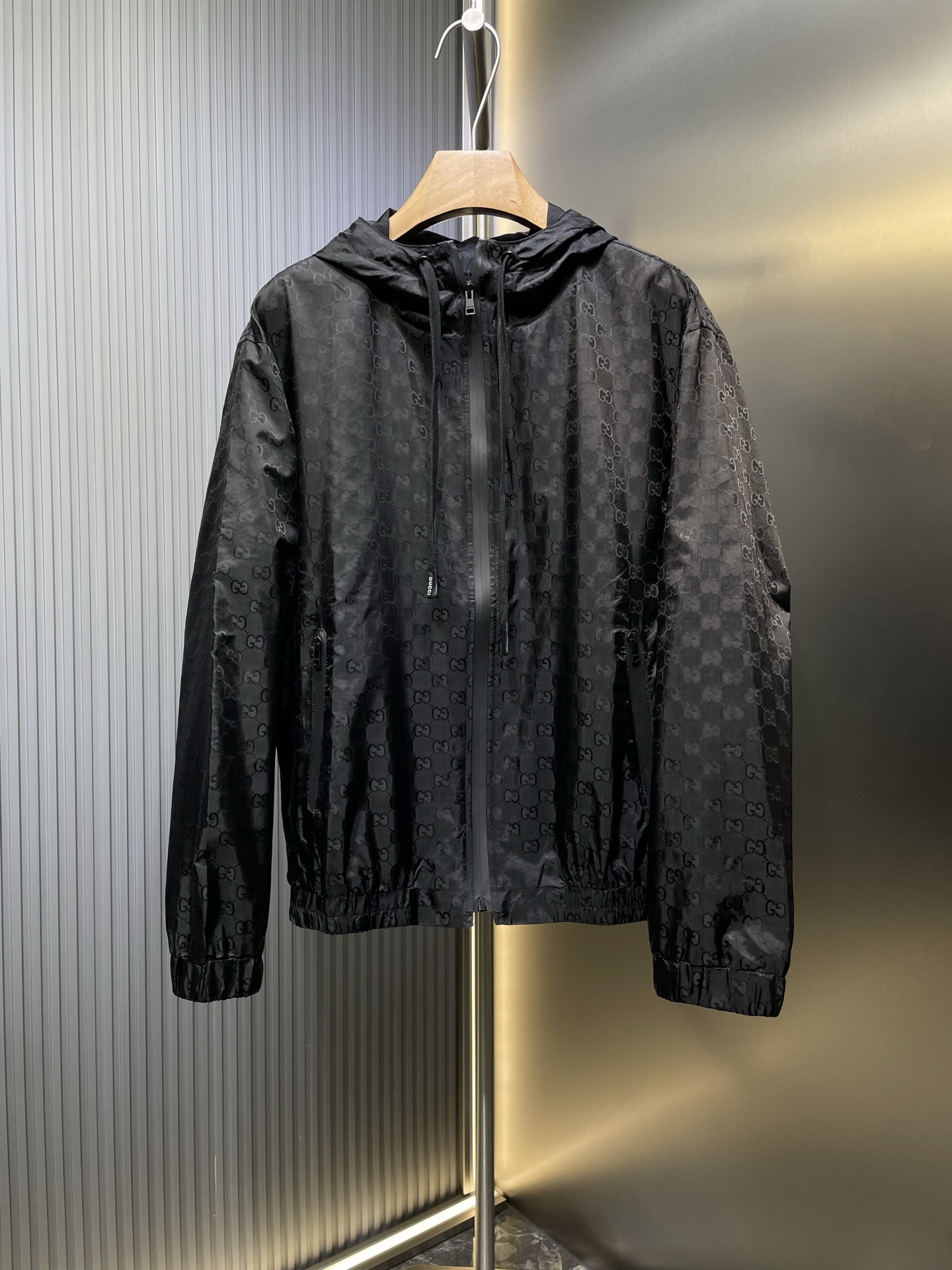 Gucci 🌟【顶级原单】Chaqueta de la nueva colección de primavera-verano 2025 con jacquard de doble G y paneles combinados. Asp…