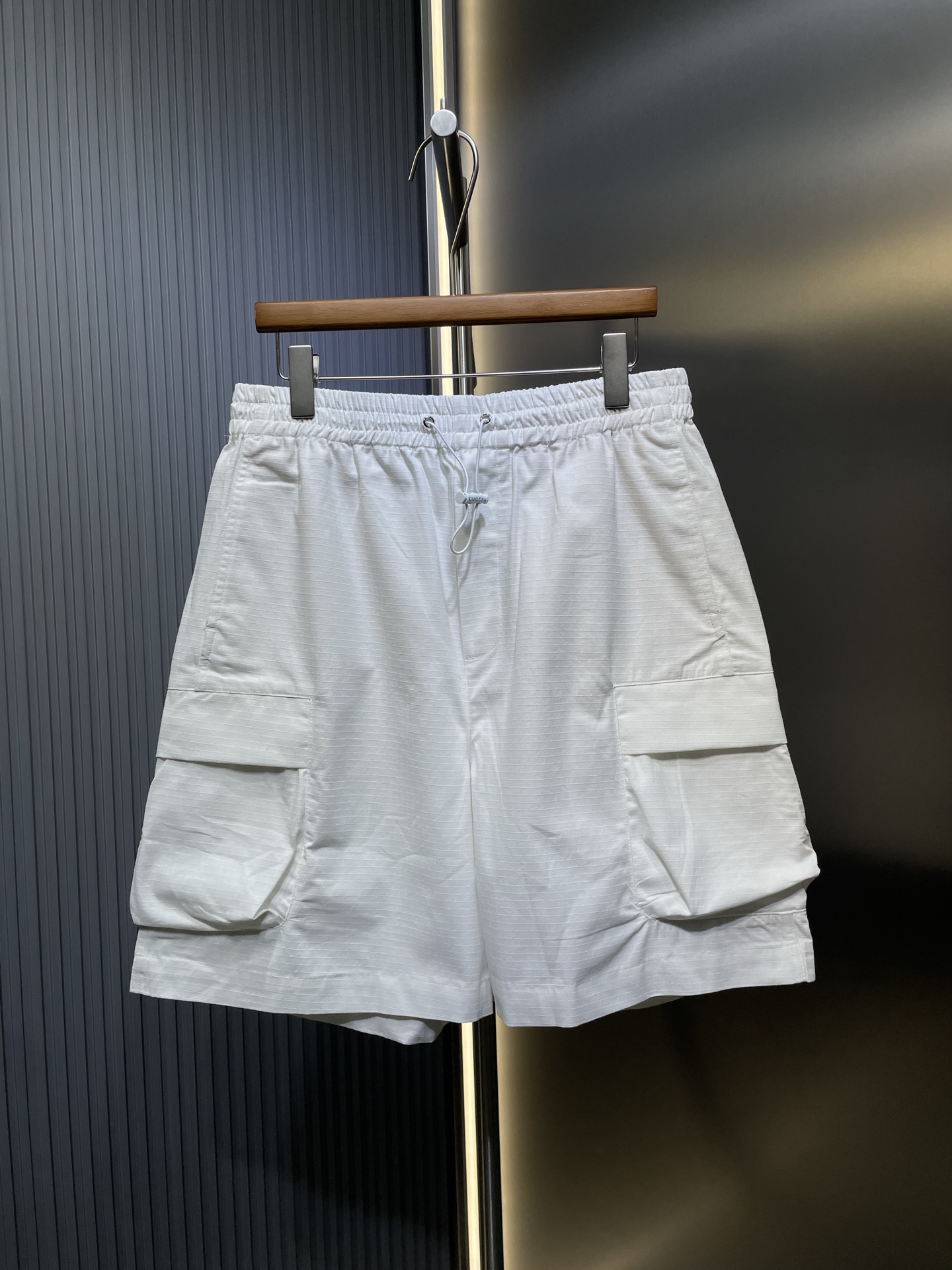 Gucci 🌟【顶级原单】Pantalones cortos deportivos blancos de la nueva colección de primavera-verano 2025. Bolsillos laterales …