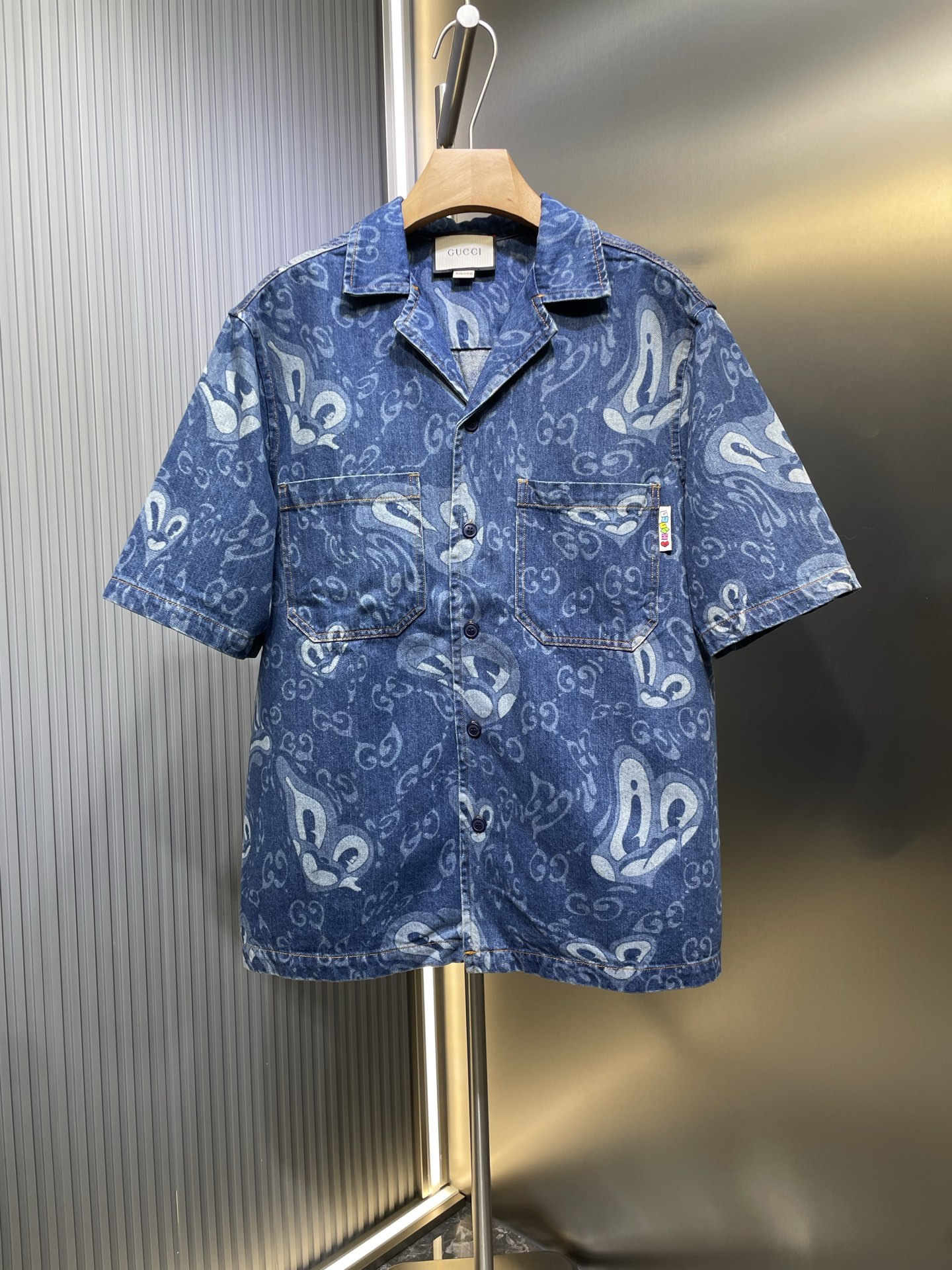 Gucci🌟【顶级原单】Camisa de mezclilla con corazón líquido de algodón puro, tela de mezclilla, patrón de corazón líquido con …
