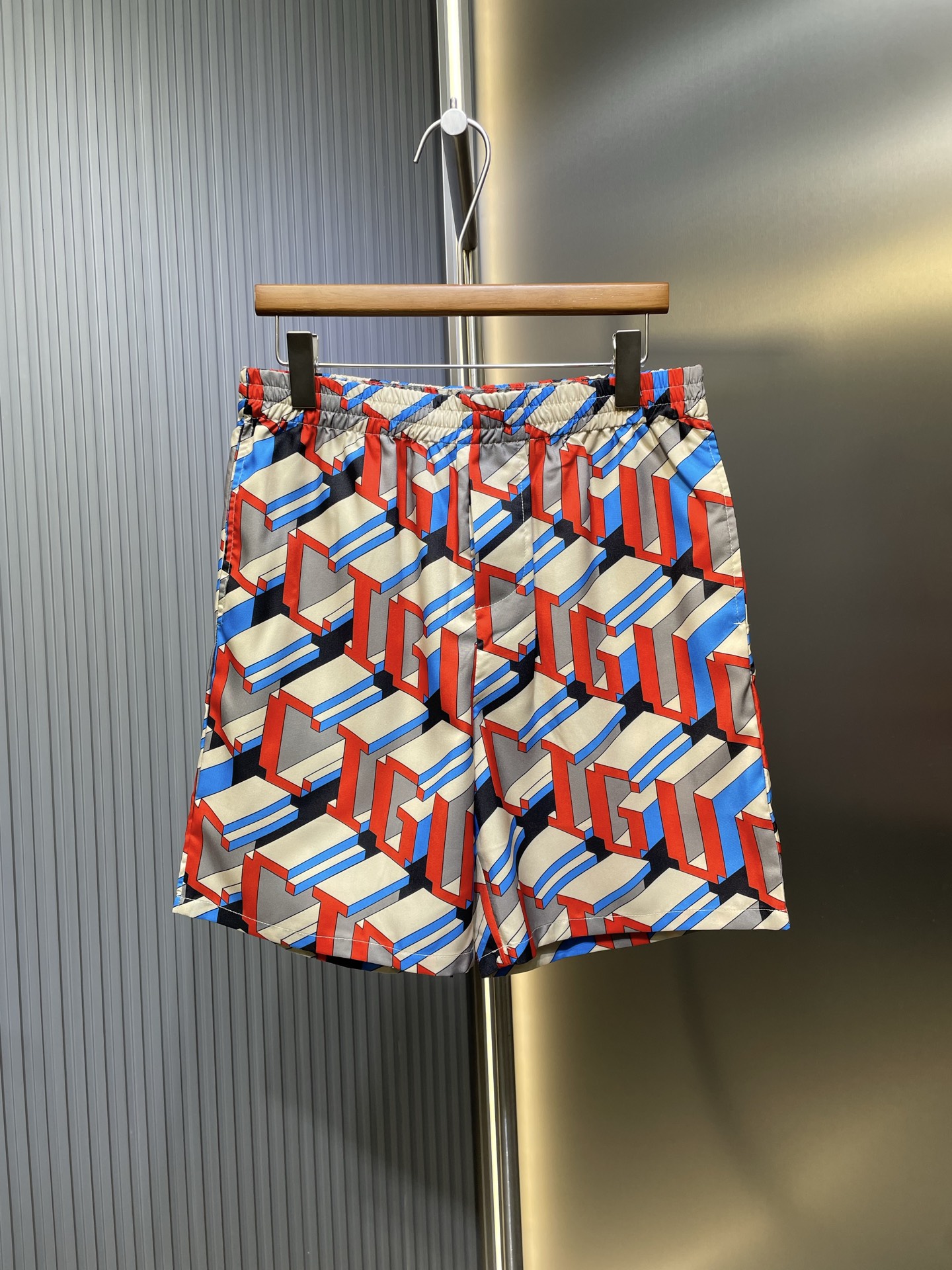 gucci🌟【Réplica de primera calidad】Camiseta nueva de primavera/verano 2025. Pantalones cortos de playa clásicos con log…
