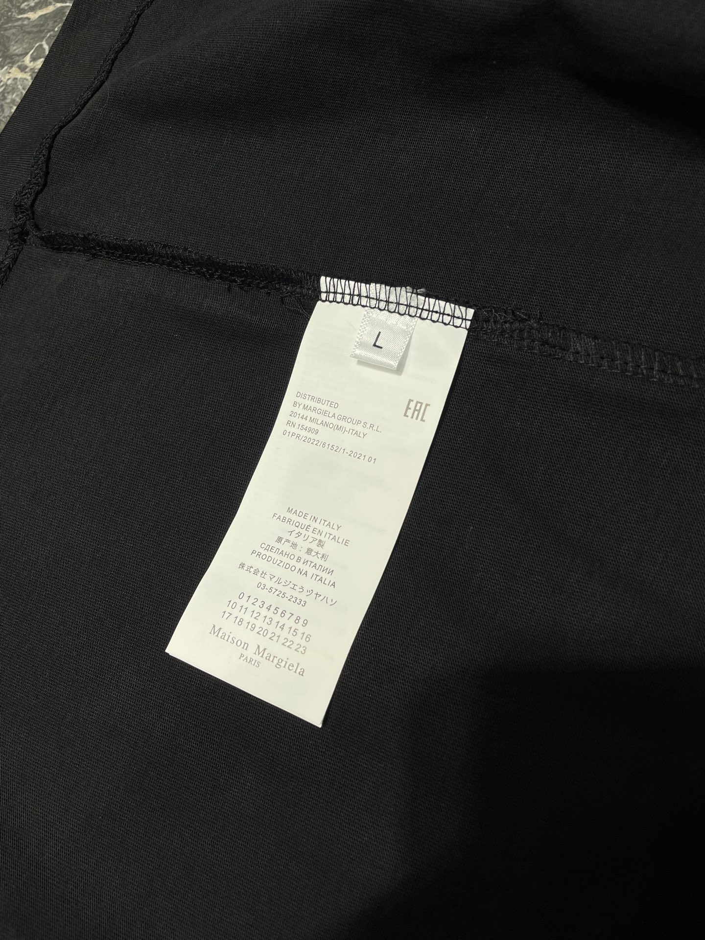 💰175 MM6 520限定Tee🌟【顶级原单】
螺纹采用索罗娜 领口上法与原版一致
市场唯一购入原版开发 区别市场错误领口 错误印花
领标手工上标 手工的工费极高
印花采用油墨印制 多道精密工序制作 原料并加入特殊助剂 根据原版还原图案色彩 达到饱满 附着力强 反复机洗保持牢固不脱落 不起皱 不褪色 
size：xs-L