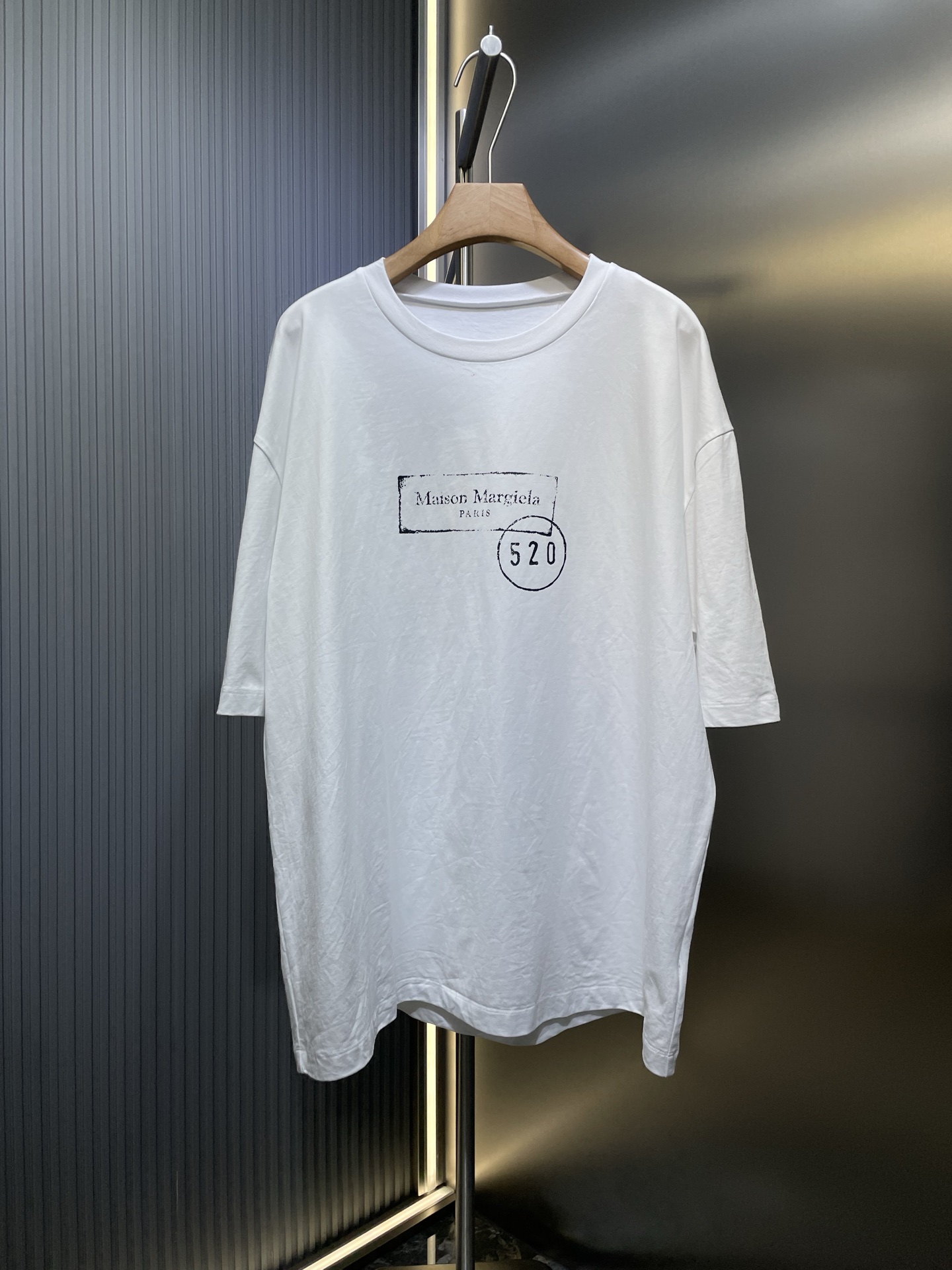 MM6 Edición limitada 520 Tee🌟【Réplica original de primera calidad】 El canalé utiliza Sorona. El método del cuello es i…