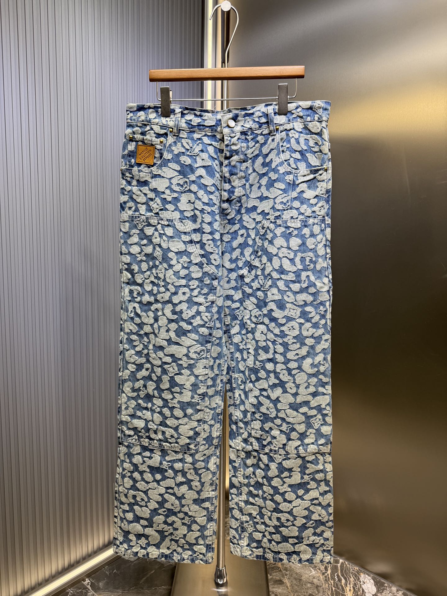 Louis Vuitton 2025 Washed Denim Pants with Leopard Monogram Jacquard 2 i1754143064633 4824 0 0
