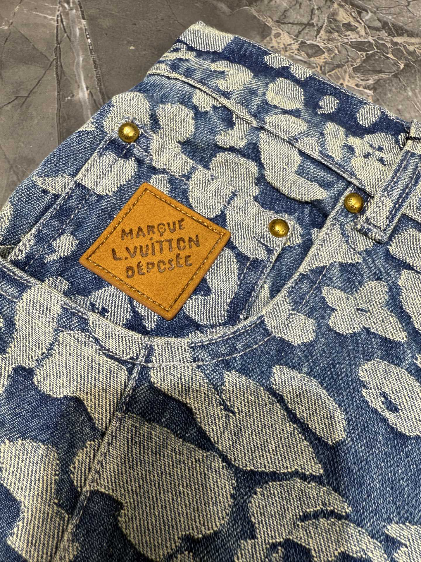 Louis Vuitton 2025 Washed Denim Pants with Leopard Monogram Jacquard 8 i1754143064633 8254 0 6