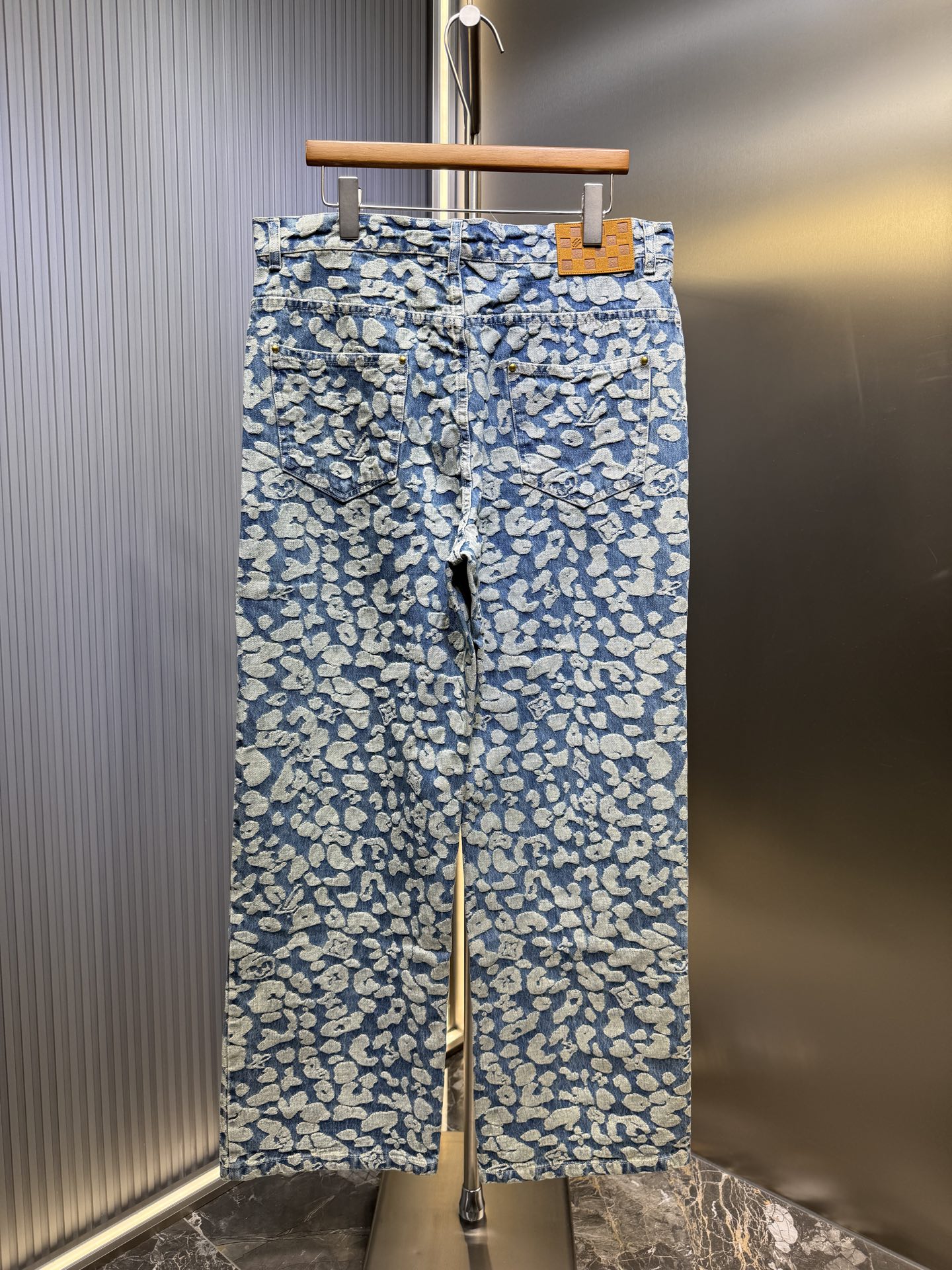 Louis Vuitton 2025 Washed Denim Pants with Leopard Monogram Jacquard 5 i1754143064717 8871 0 3