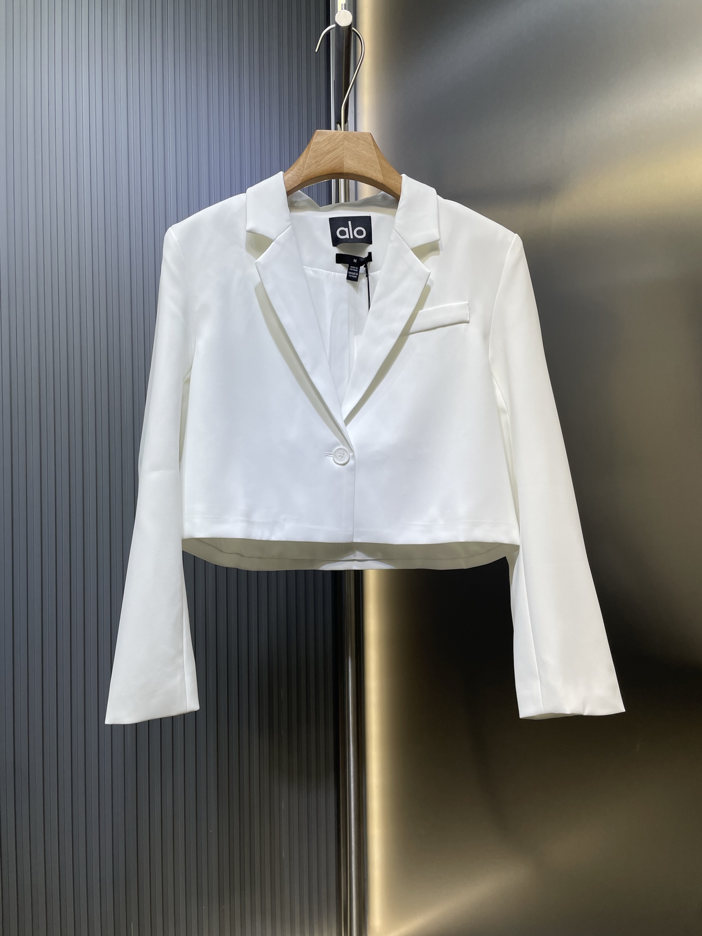 Alo Yoga Reflective Logo Cropped Blazer - Slimming & Elegant White Jacket