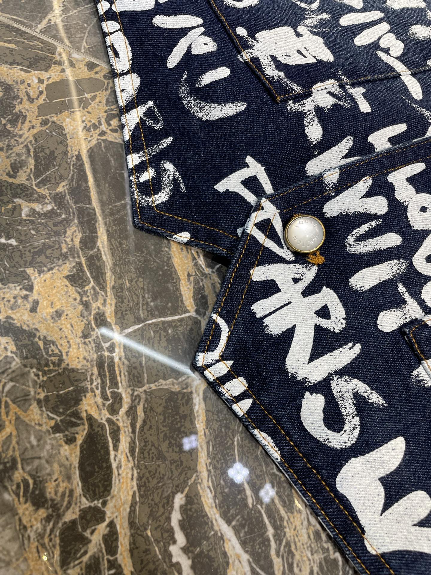 Louis Vuitton LV涂鸦字母无领牛仔夹克