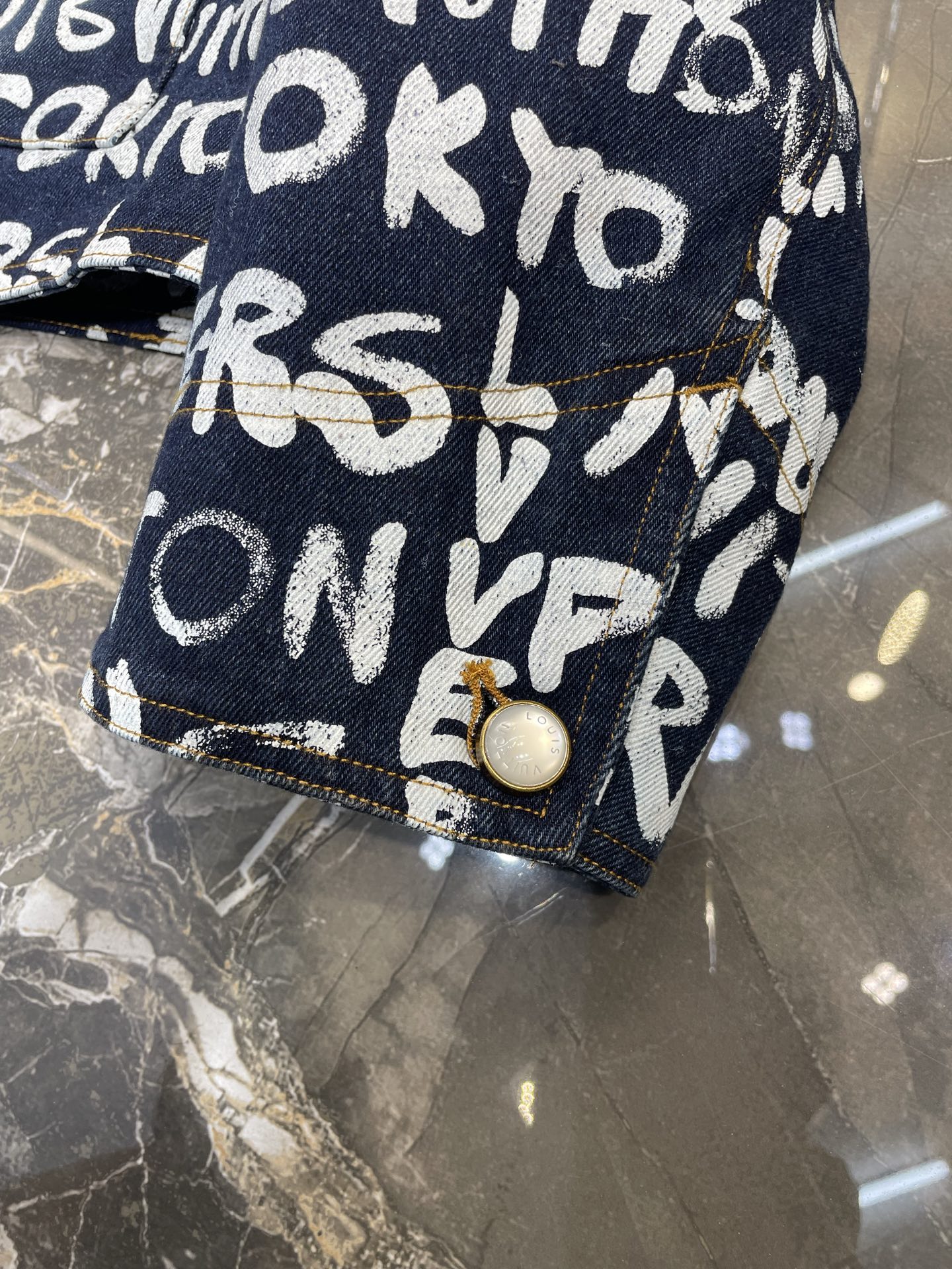 Louis Vuitton LV涂鸦字母无领牛仔夹克