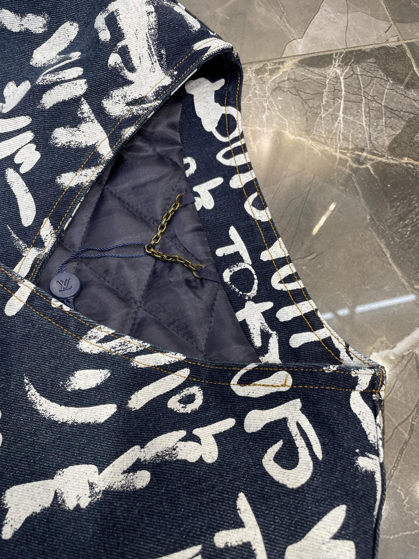 Louis Vuitton LV涂鸦字母无领牛仔夹克