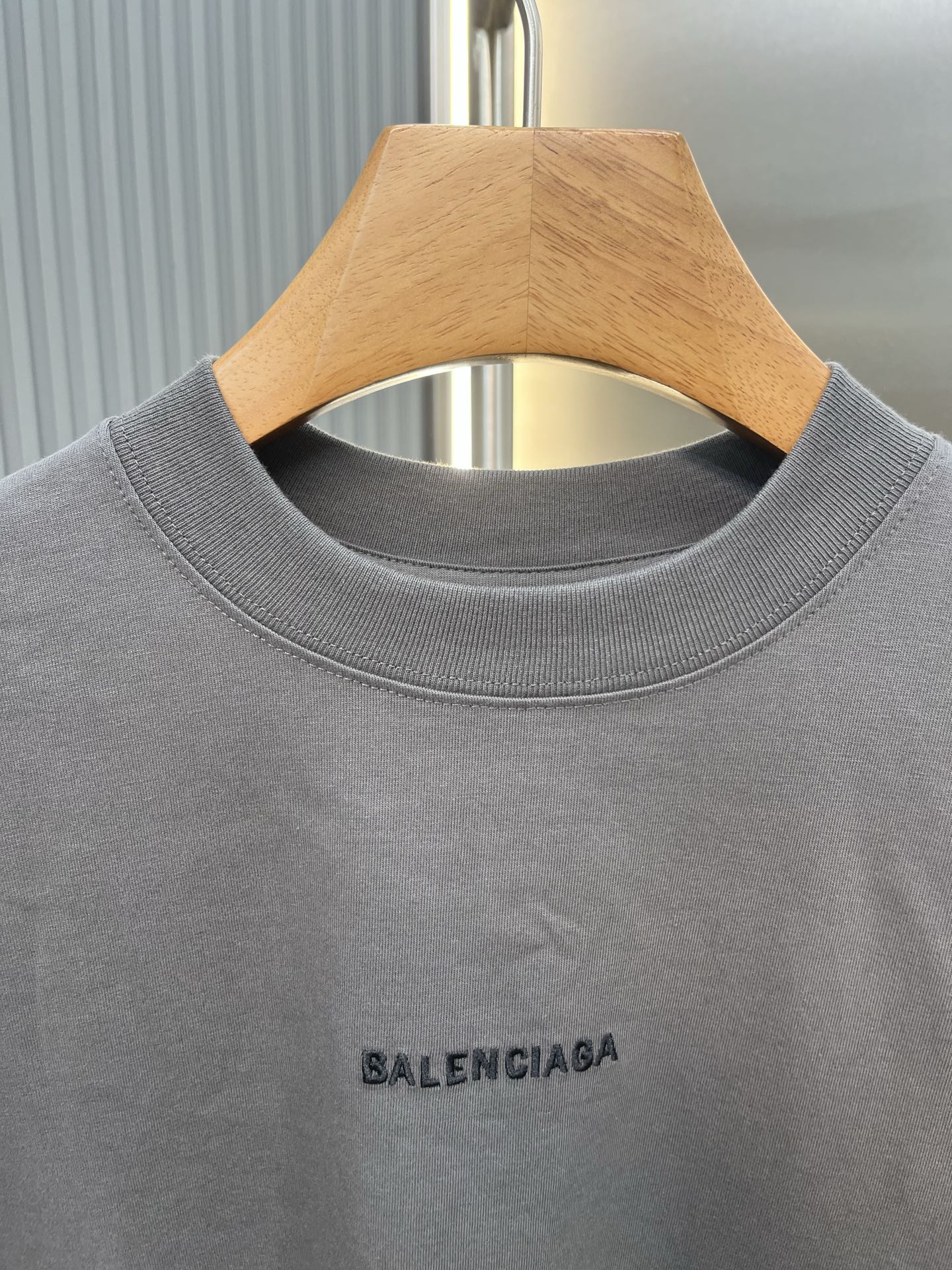 Balenciaga 巴黎世家 字母印绣短袖 新配色