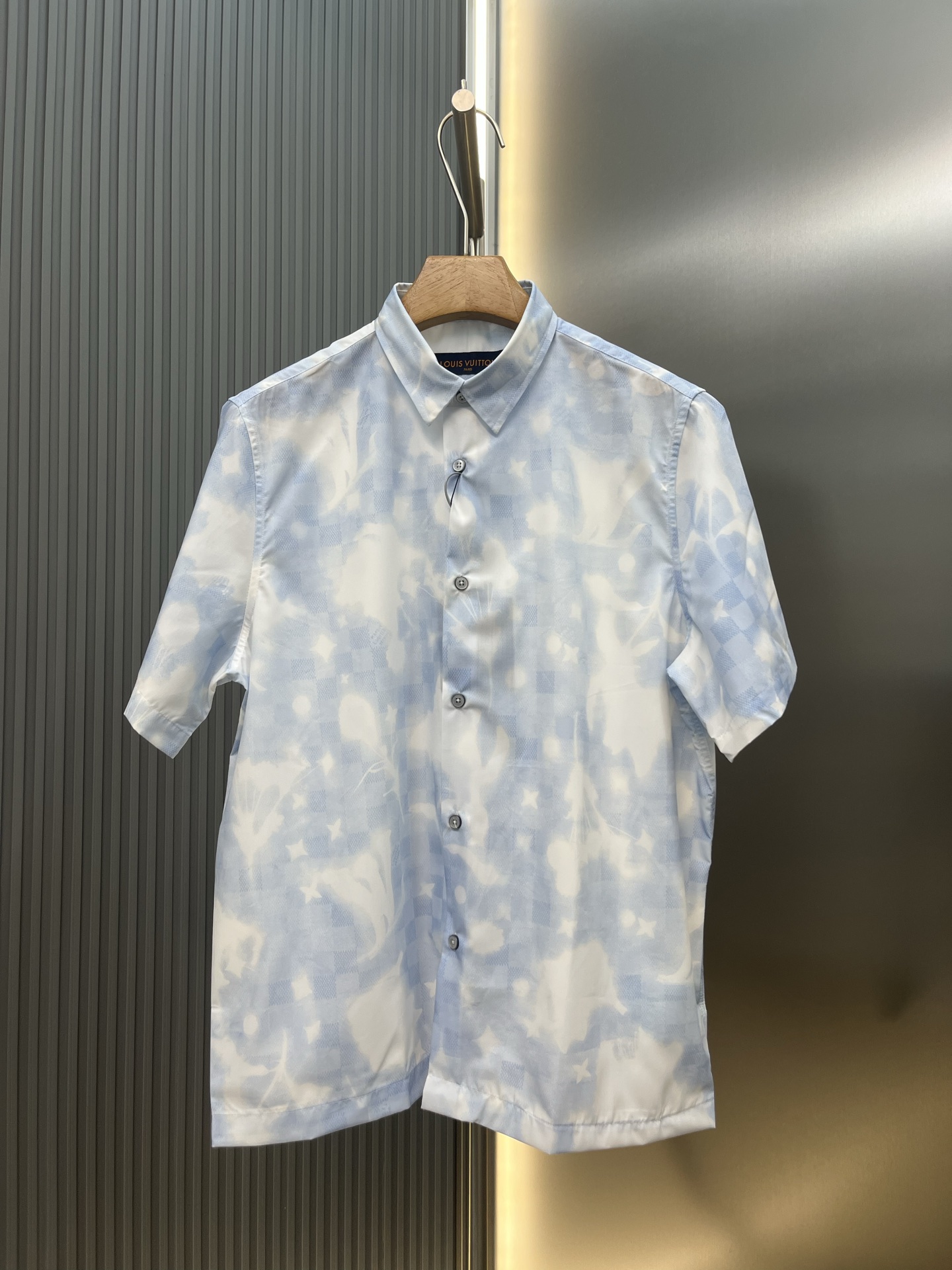 P175 Camisa de manga corta con logo sobreimpreso de LOUIS VUITTON ●Versión original: 10400 comprados y desarrollados ●N…