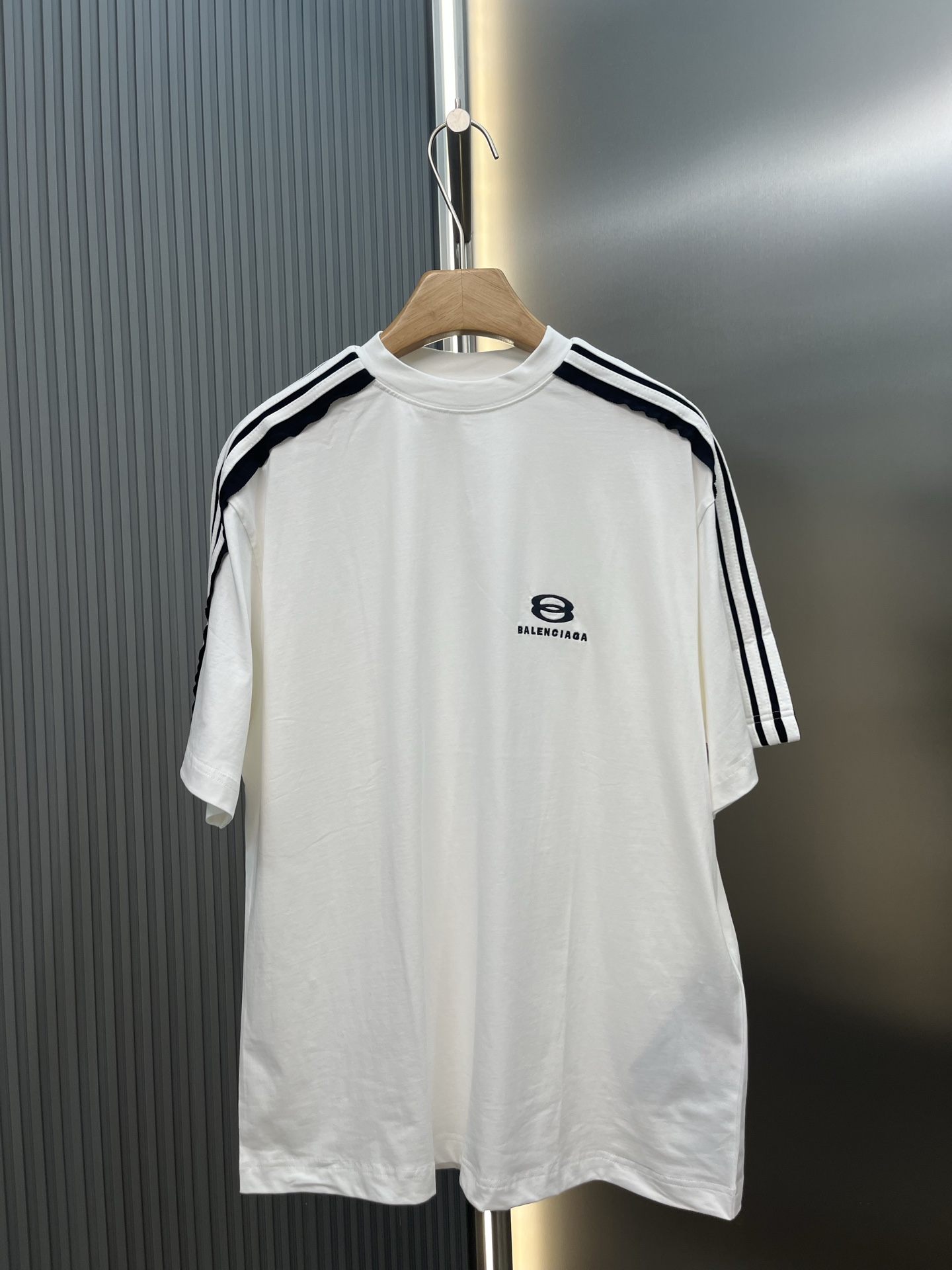 P110 Balenciaga*/Paris 25 Nuevo diseño Destruction Logotipo bordado Doble anillo Mangas cortas sueltas