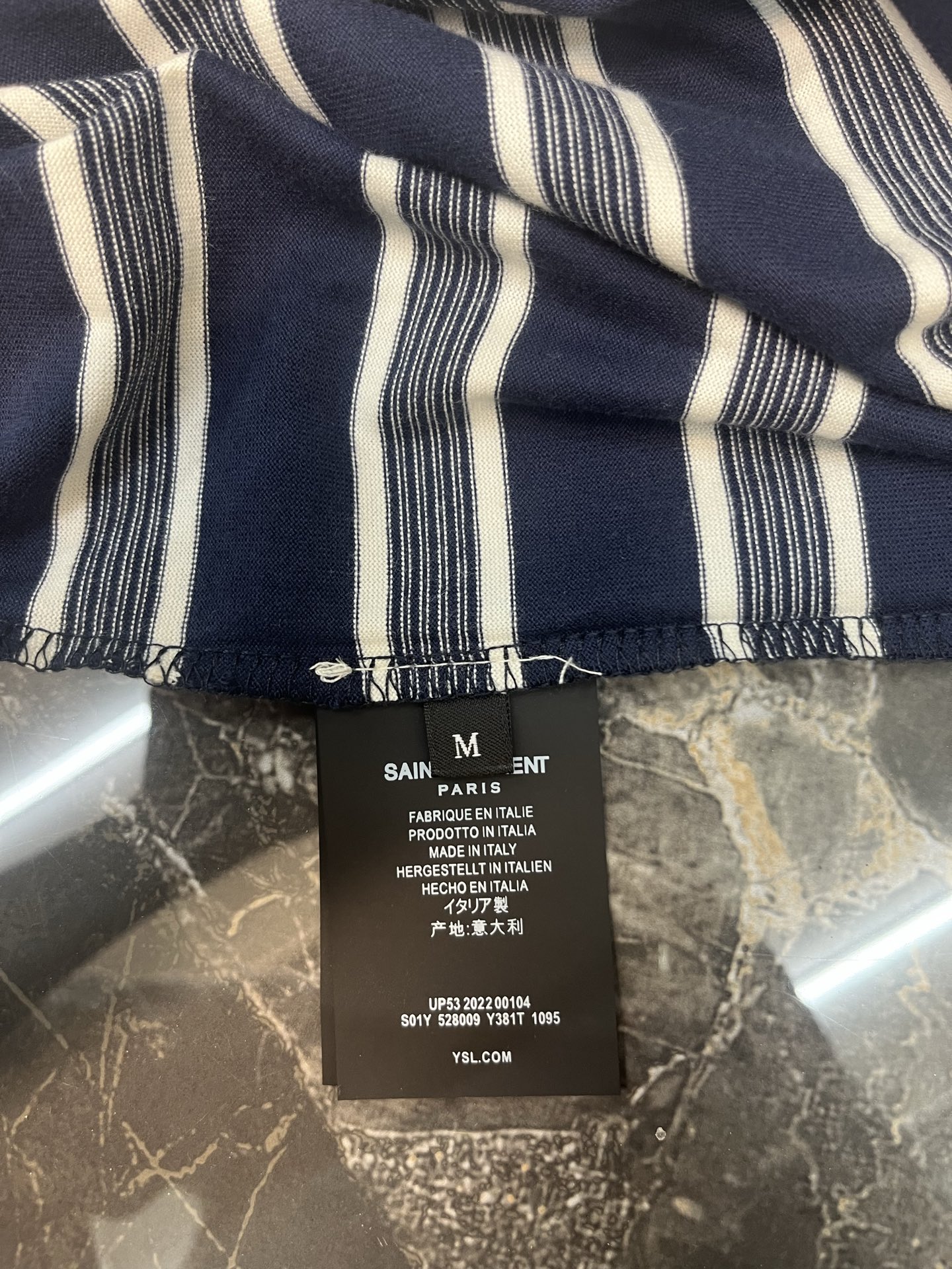 Saint Laurent Ysl蓝白条纹针织背心 无袖圆领设计 白色滚边超有辨识度 胸前小羊标刺绣 低调又奢华