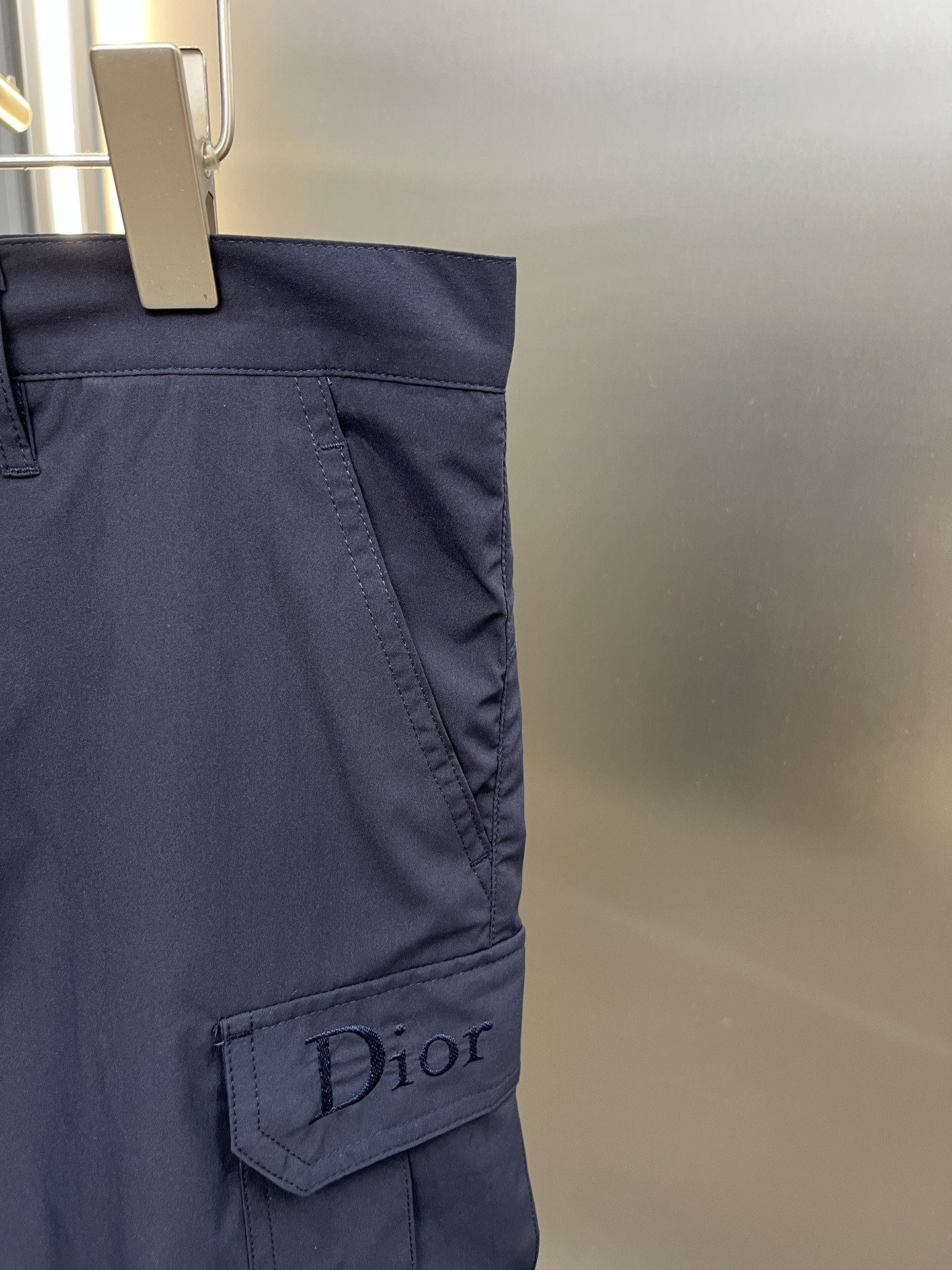 Dior Dr 字母刺绣徽标纽扣工装短裤
