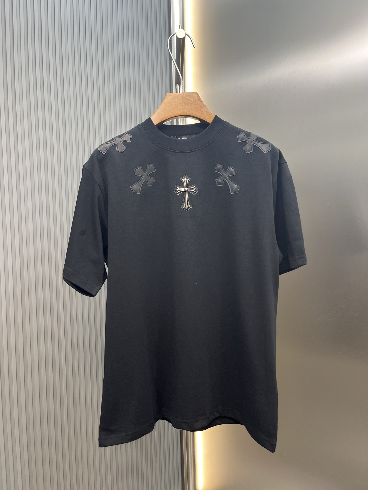 Chrome Hearts 克罗心夏季领口十字贴皮银饰圆领短袖
