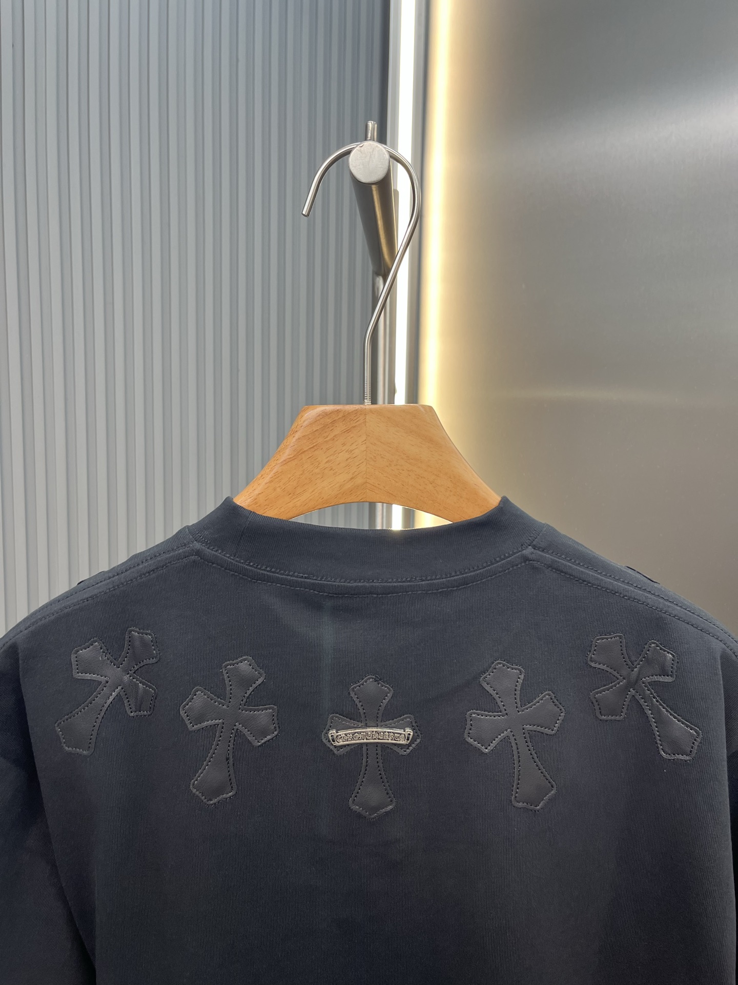 Chrome Hearts 克罗心夏季领口十字贴皮银饰圆领短袖