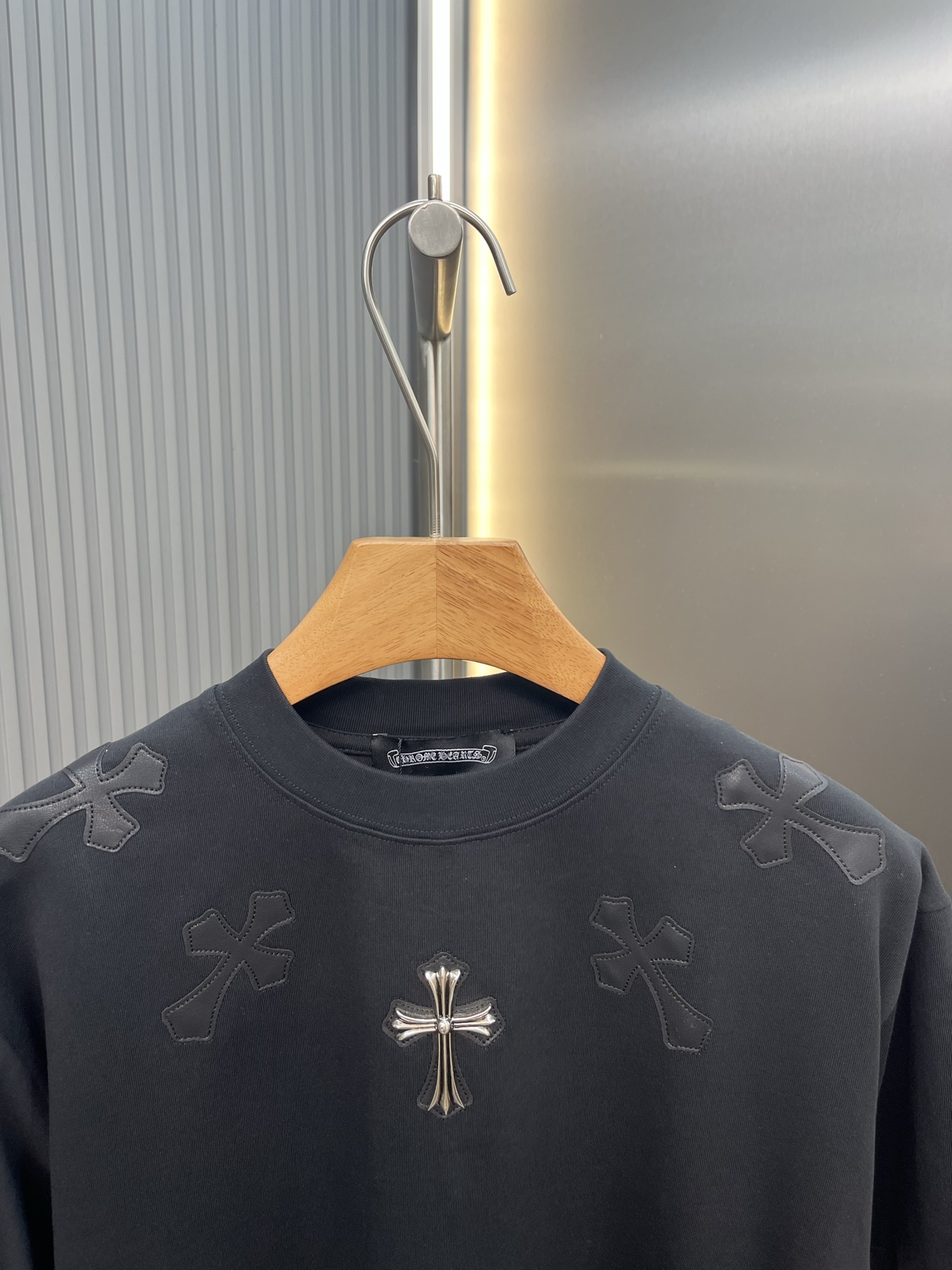 Chrome Hearts 克罗心夏季领口十字贴皮银饰圆领短袖