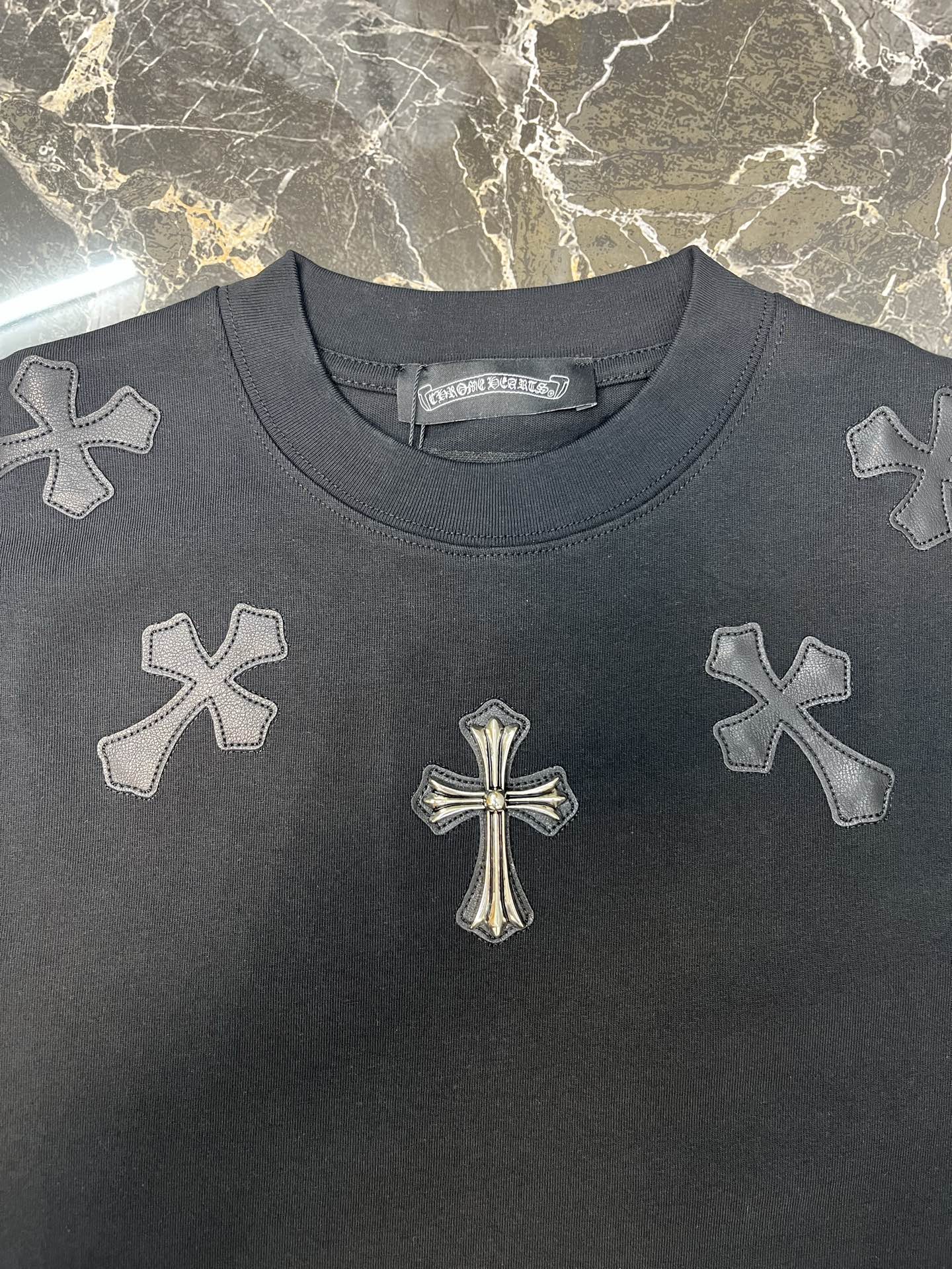 Chrome Hearts 克罗心夏季领口十字贴皮银饰圆领短袖