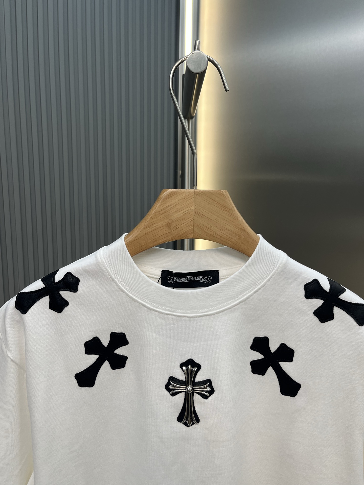 Chrome Hearts 克罗心夏季领口十字贴皮银饰圆领短袖