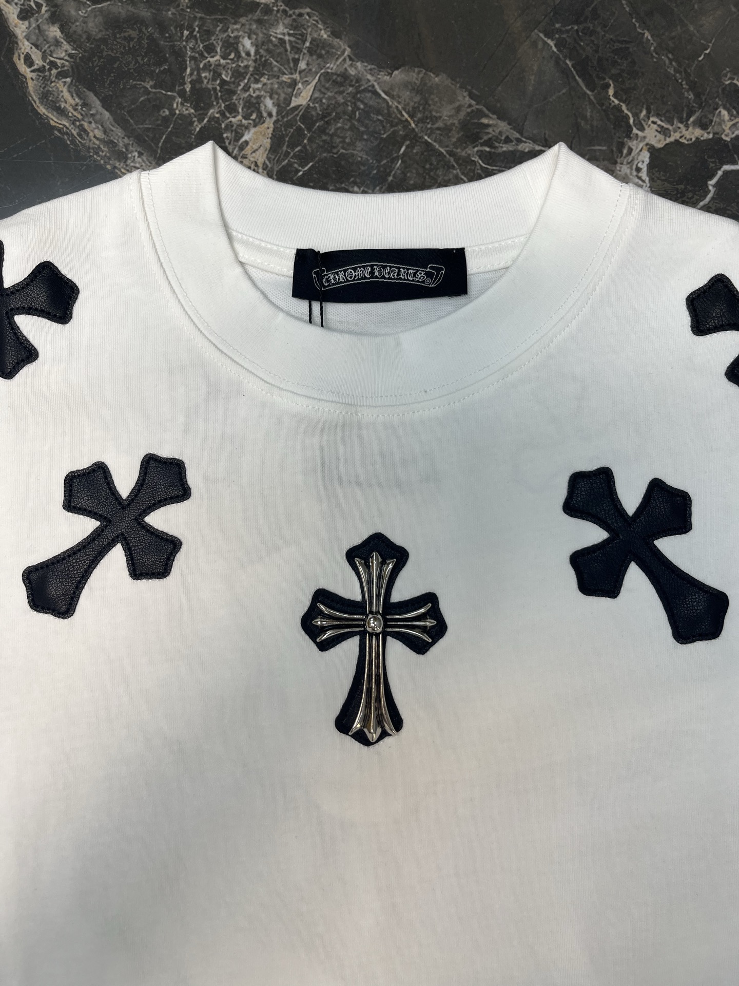 Chrome Hearts 克罗心夏季领口十字贴皮银饰圆领短袖