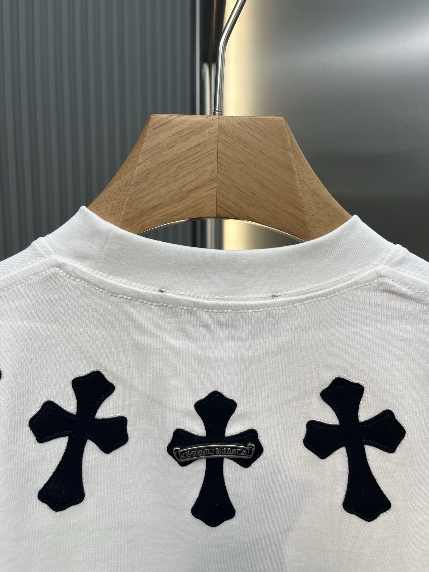 Chrome Hearts 克罗心夏季领口十字贴皮银饰圆领短袖