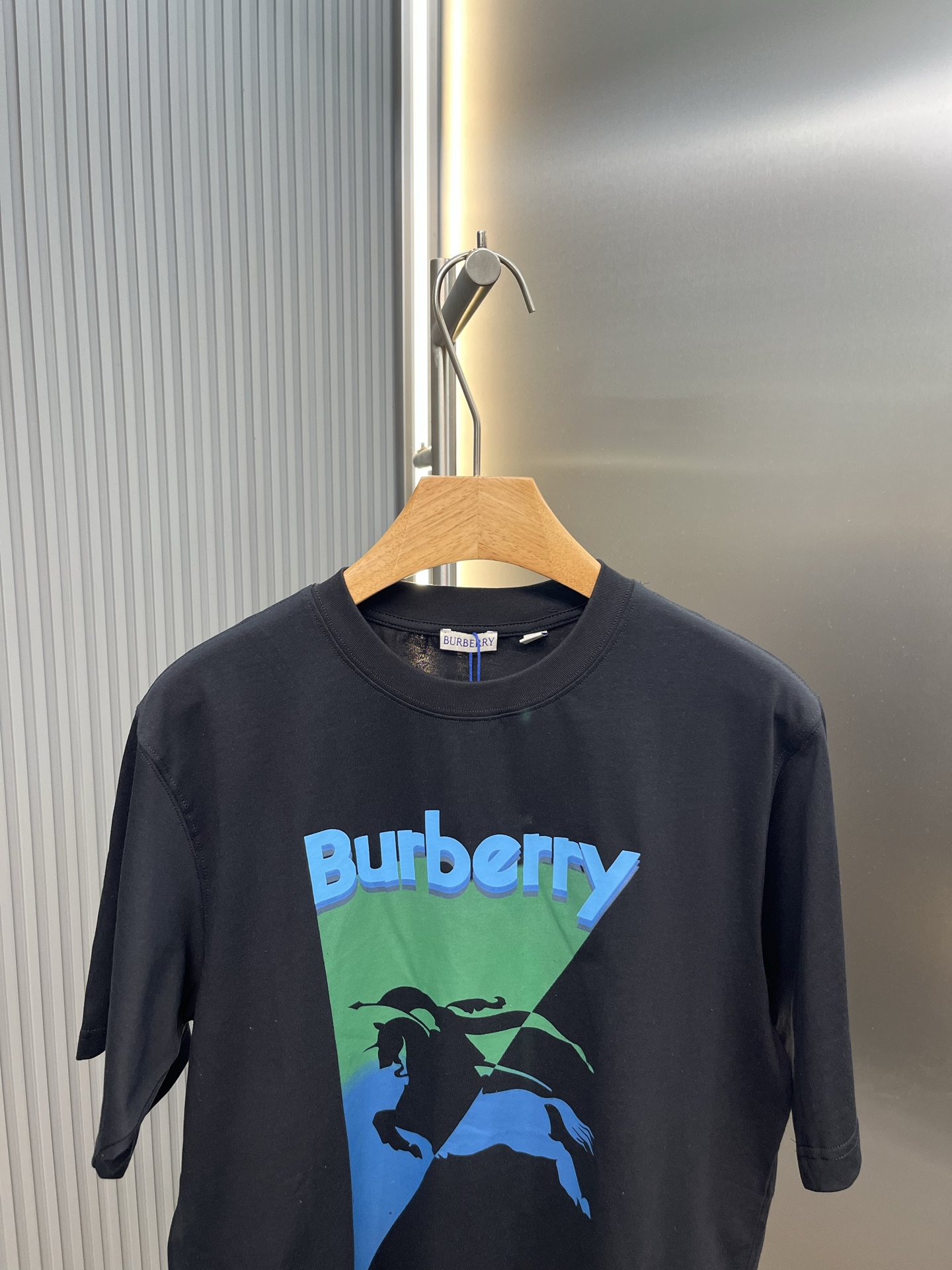 Burberry Burberry 渐变倒三角圆领短袖