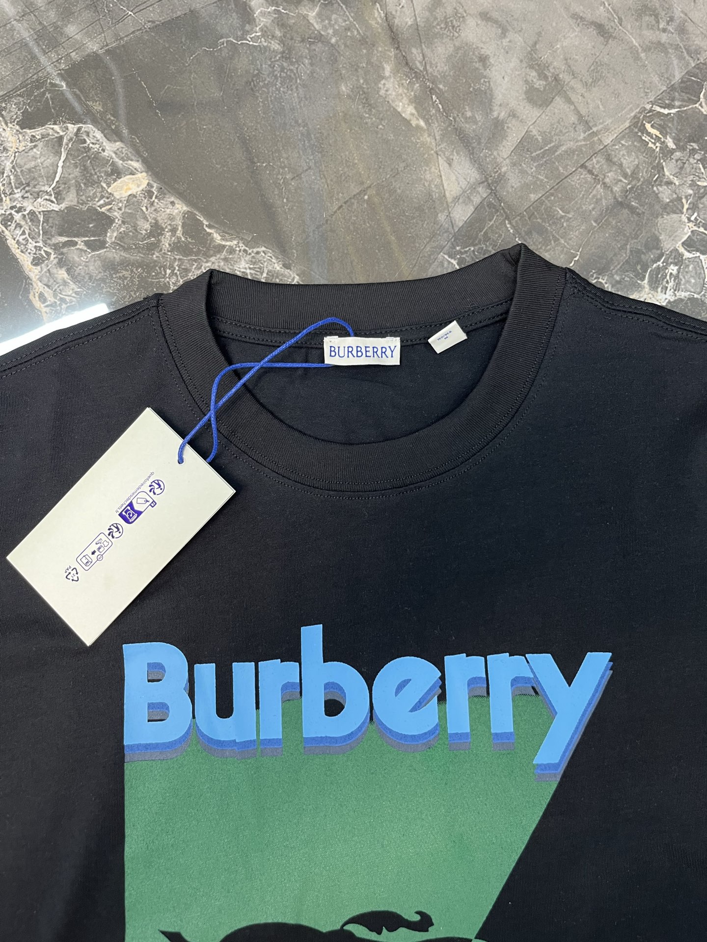Burberry Burberry 渐变倒三角圆领短袖