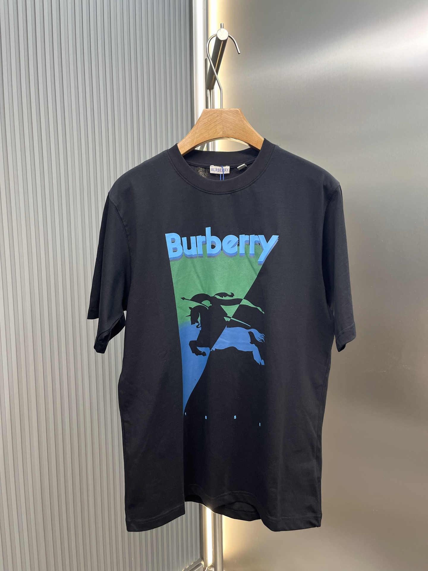 Burberry Burberry 渐变倒三角圆领短袖