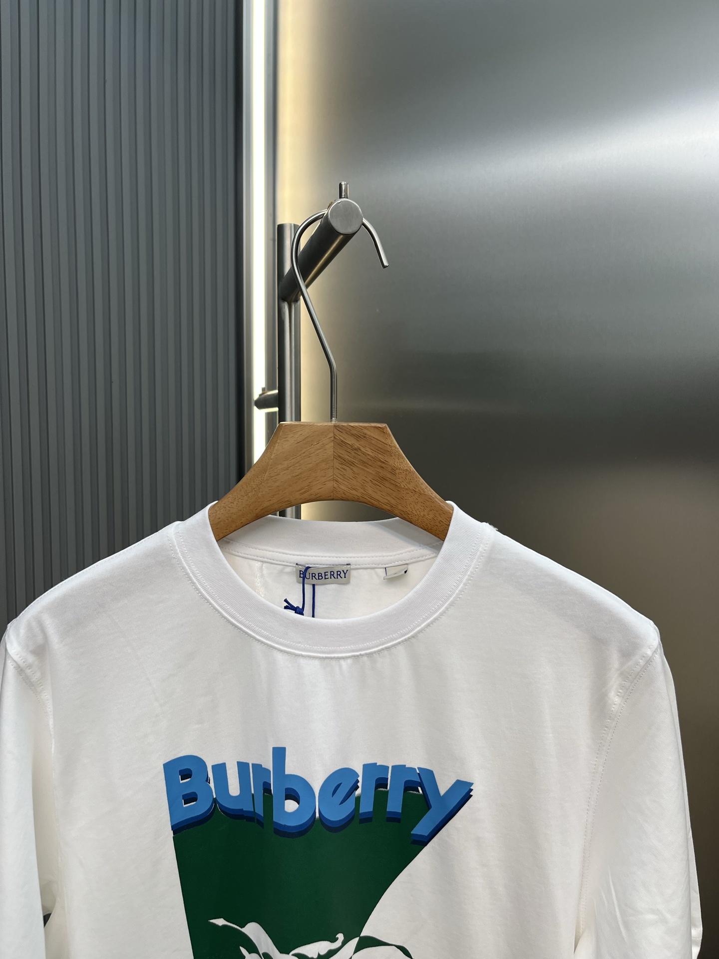 Burberry Burberry 渐变倒三角圆领短袖
