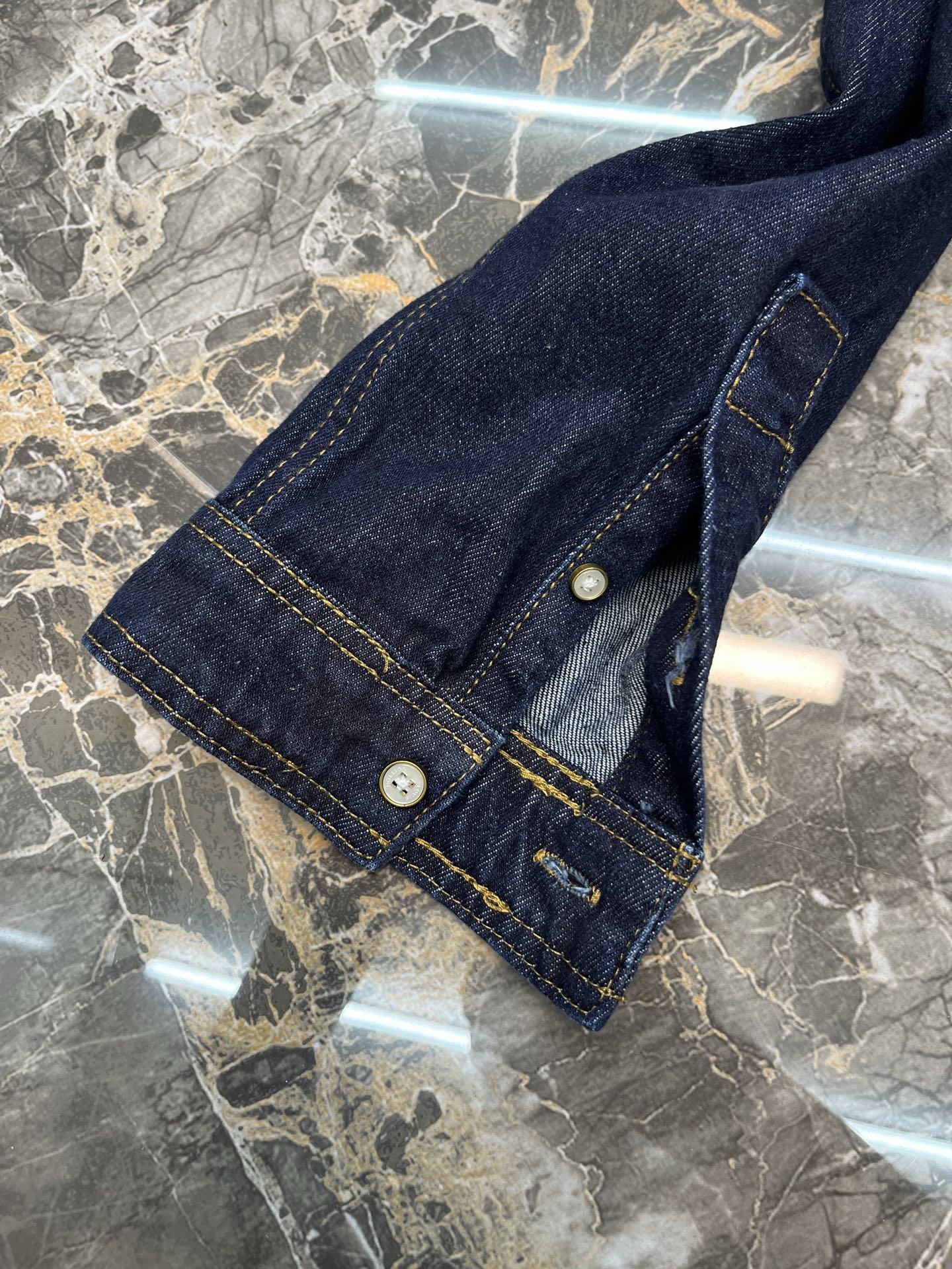 Louis Vuitton LOUIS VUITTON 棉质斜纹标识牛仔外套