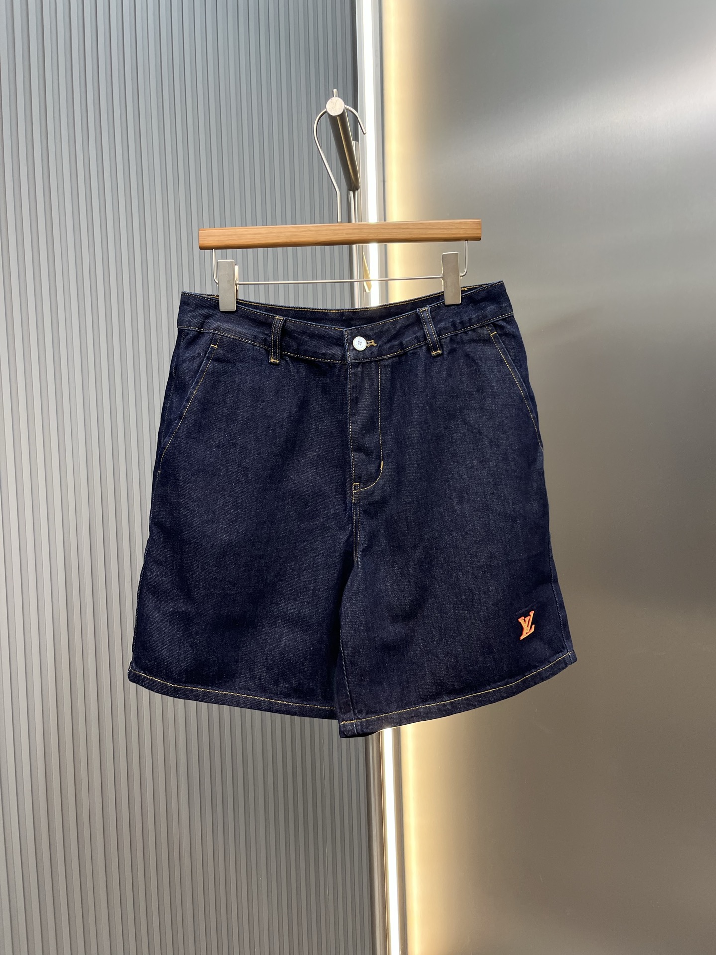 Louis Vuitton LOUIS VUITTON 棉质斜纹标识牛仔短裤