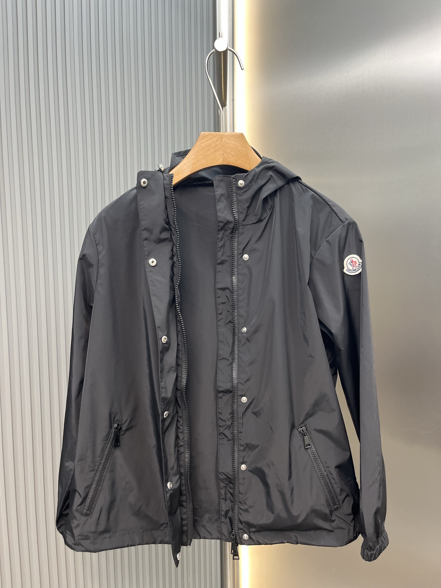 Moncler 早春新款 M蒙口连帽防风轻薄夹克