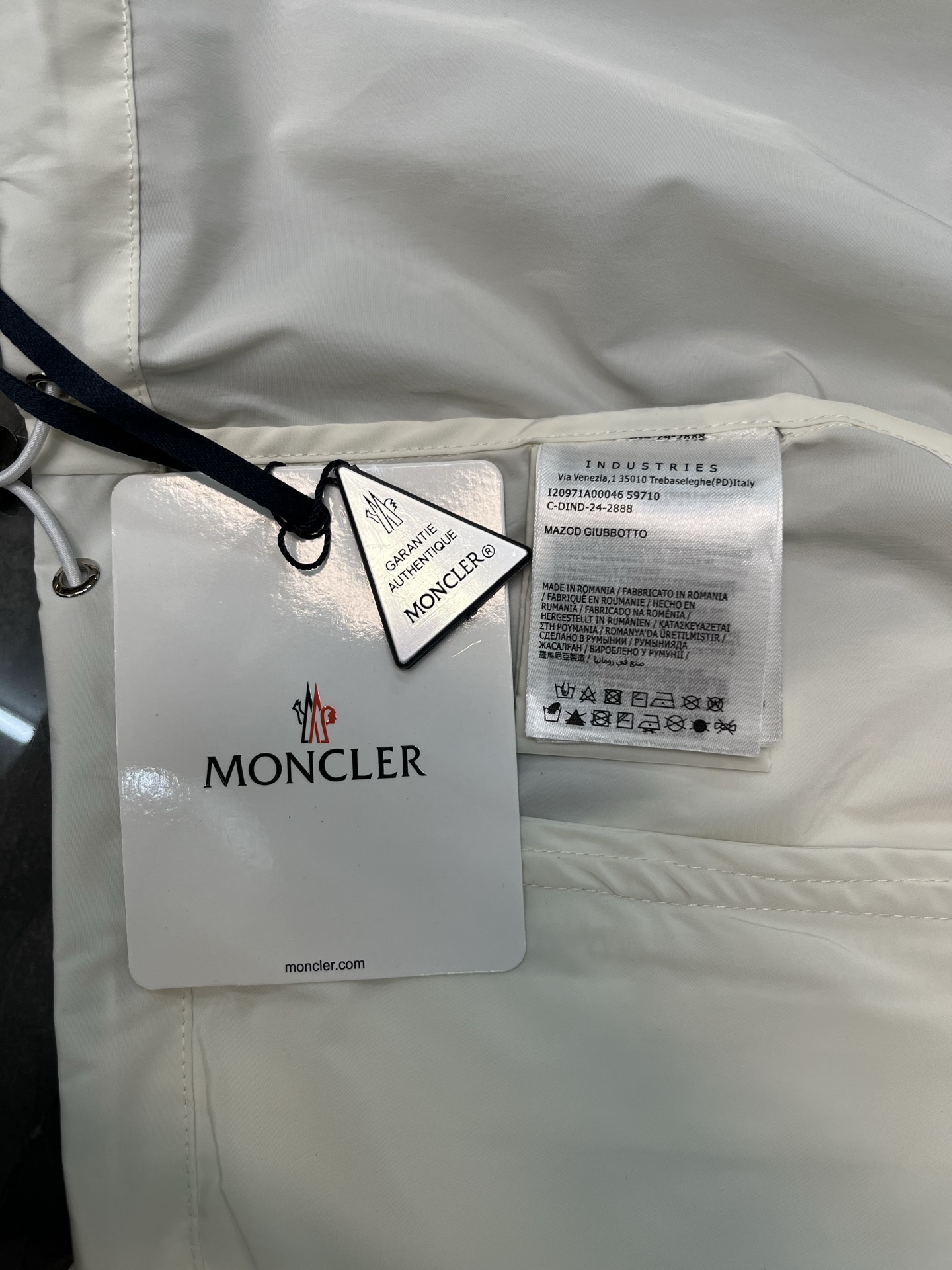 Moncler 早春新款 M蒙口连帽防风轻薄夹克