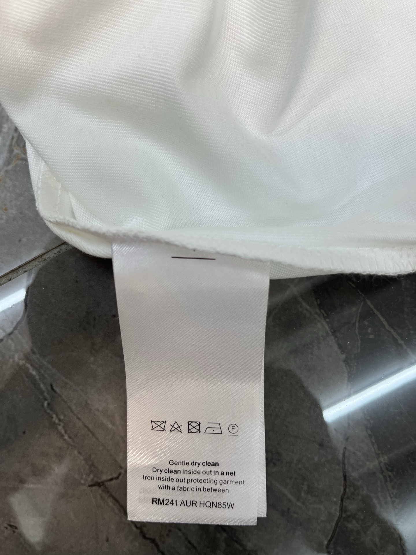 Louis Vuitton Louis vuitto* 2026春夏系列白色浮雕logo T恤 采用100%纯棉